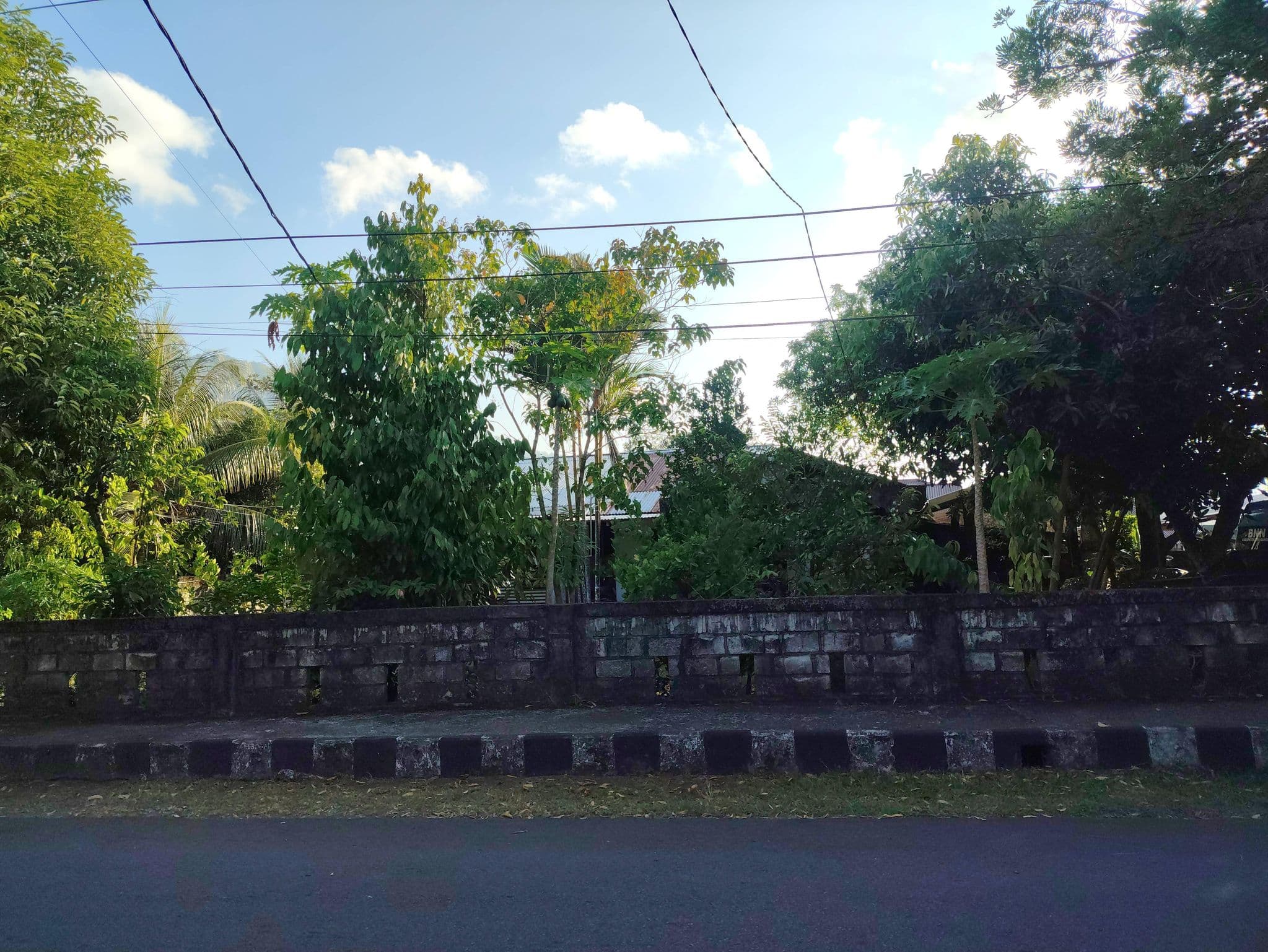 Street view near Penginapan Sederhana, Tahuna — © hamdani15 (CC BY-SA · Mapillary)