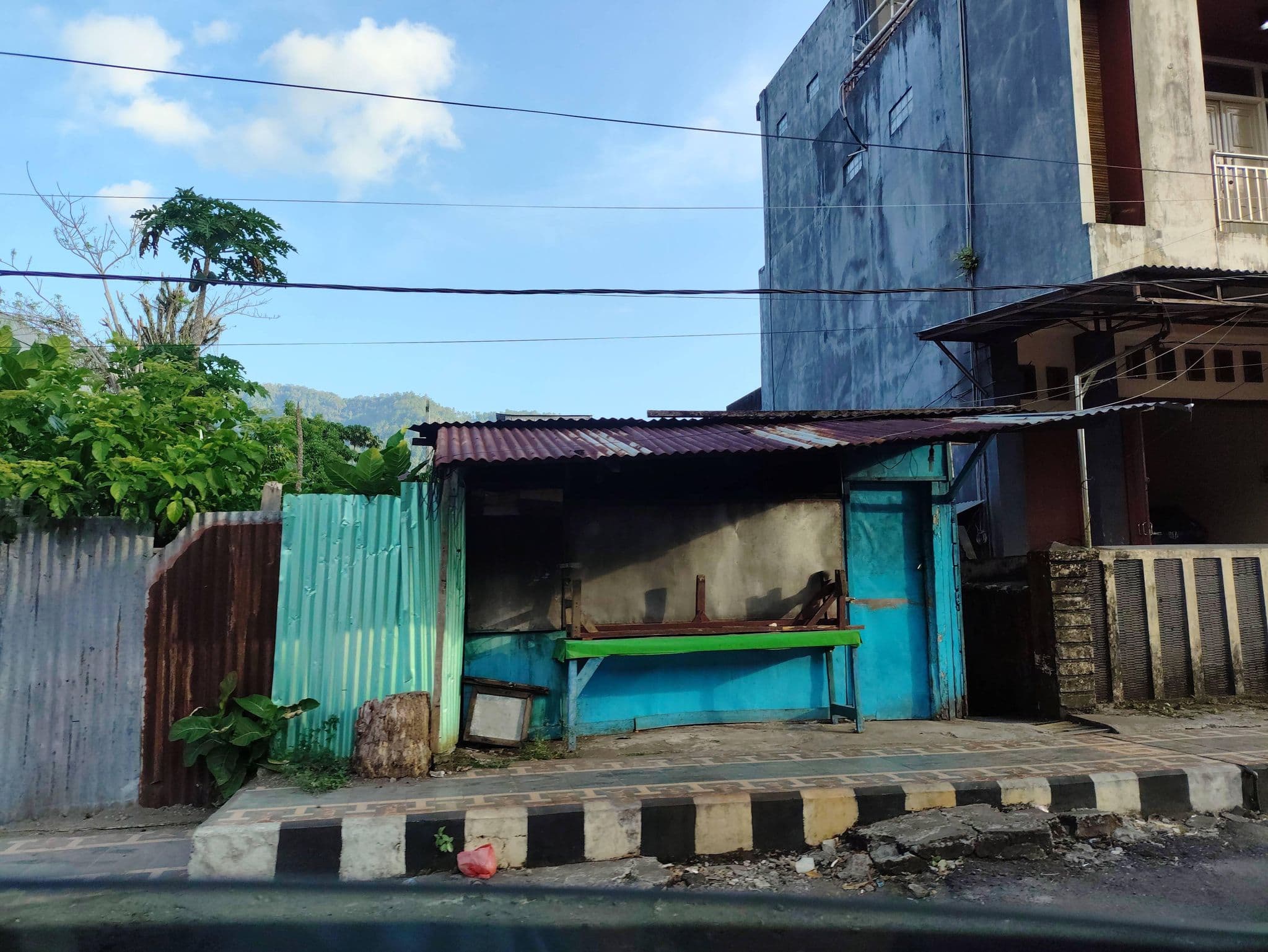 Street view near Sangihe Mansion, Tahuna — © hamdani15 (CC BY-SA · Mapillary)