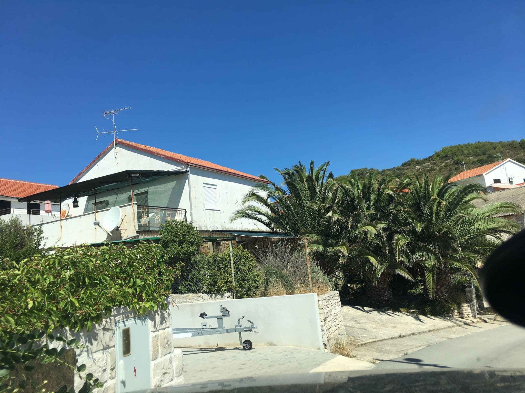 Street view near Silver Beach Apartments Vis, Vis — © jebako999 (CC BY-SA · Mapillary)