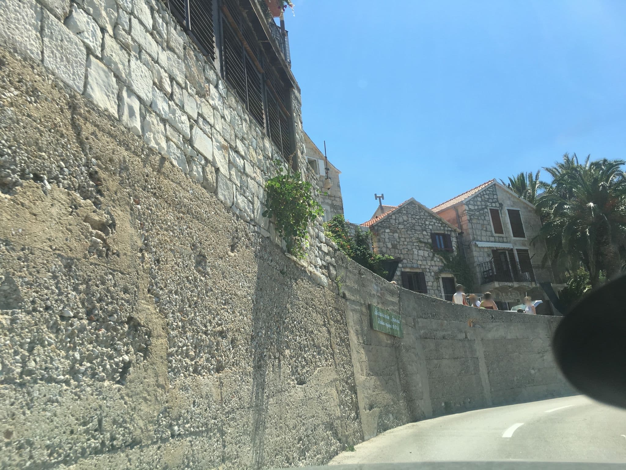 Street view near Apartments Villa Anka, Komiža — © jebako999 (CC BY-SA · Mapillary)