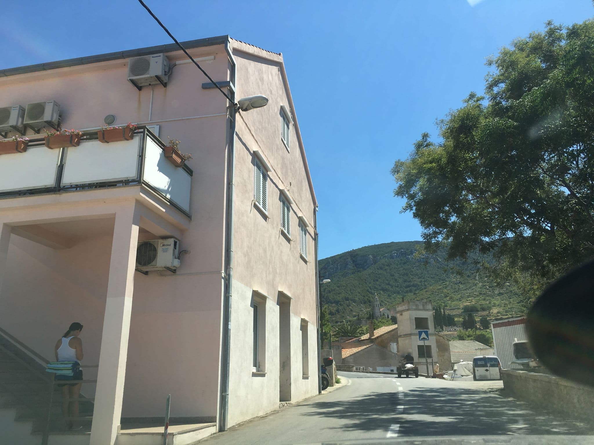 Street view near Apartmani Kanculir, Komiža — © jebako999 (CC BY-SA · Mapillary)