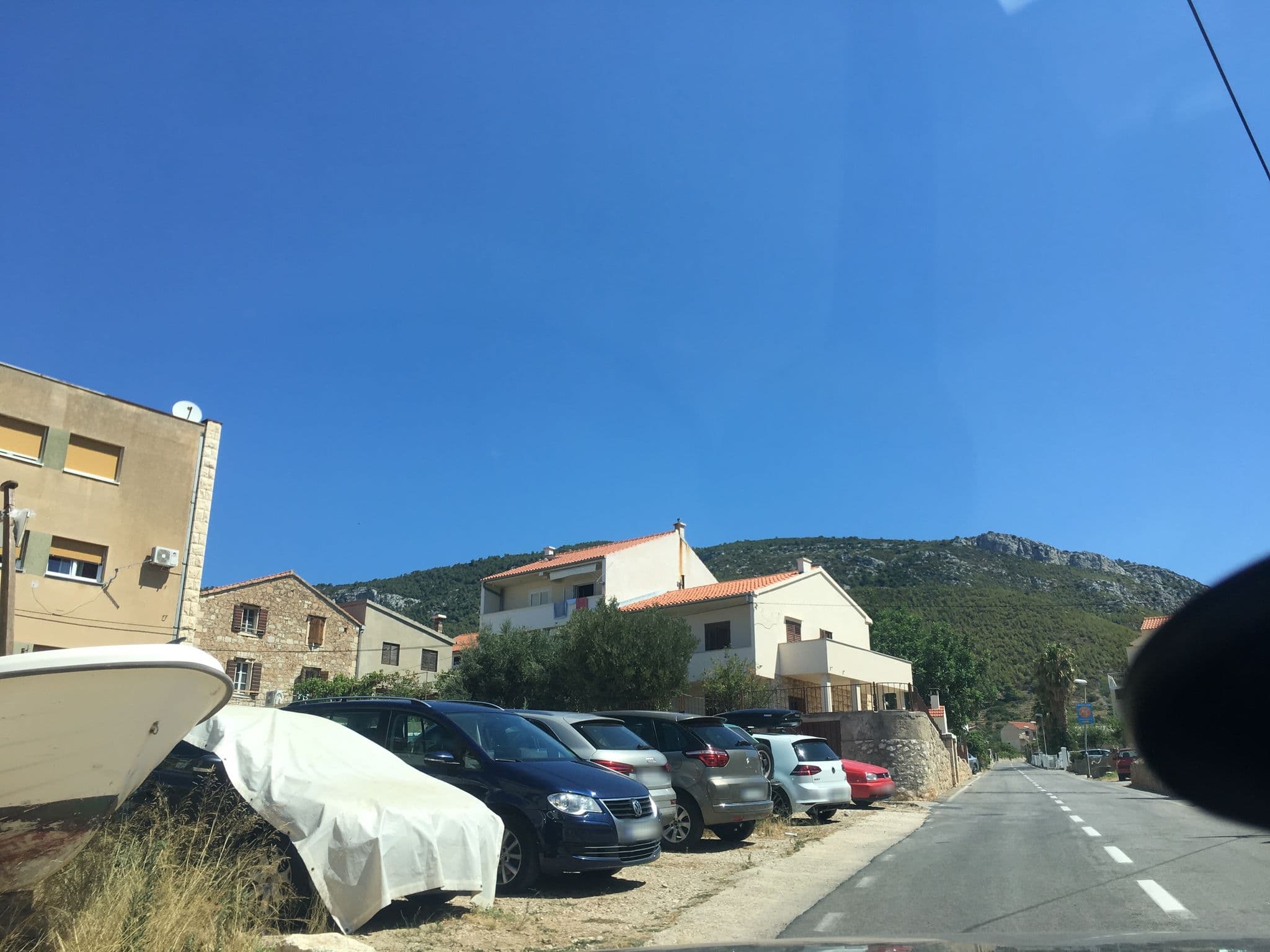 Street view near Apartments Kastelani, Komiža — © jebako999 (CC BY-SA · Mapillary)