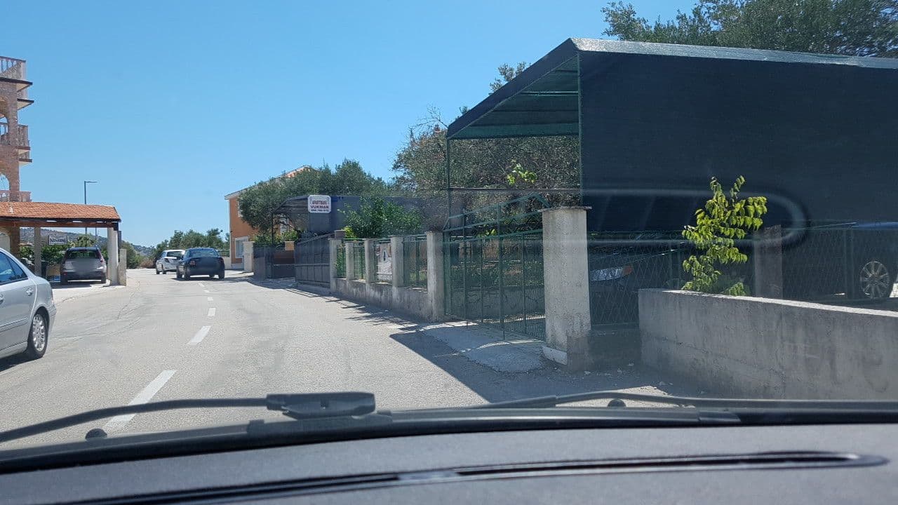 Street view near Apartments Vukman, Okrug Gornji — © mik007 (CC BY-SA · Mapillary)