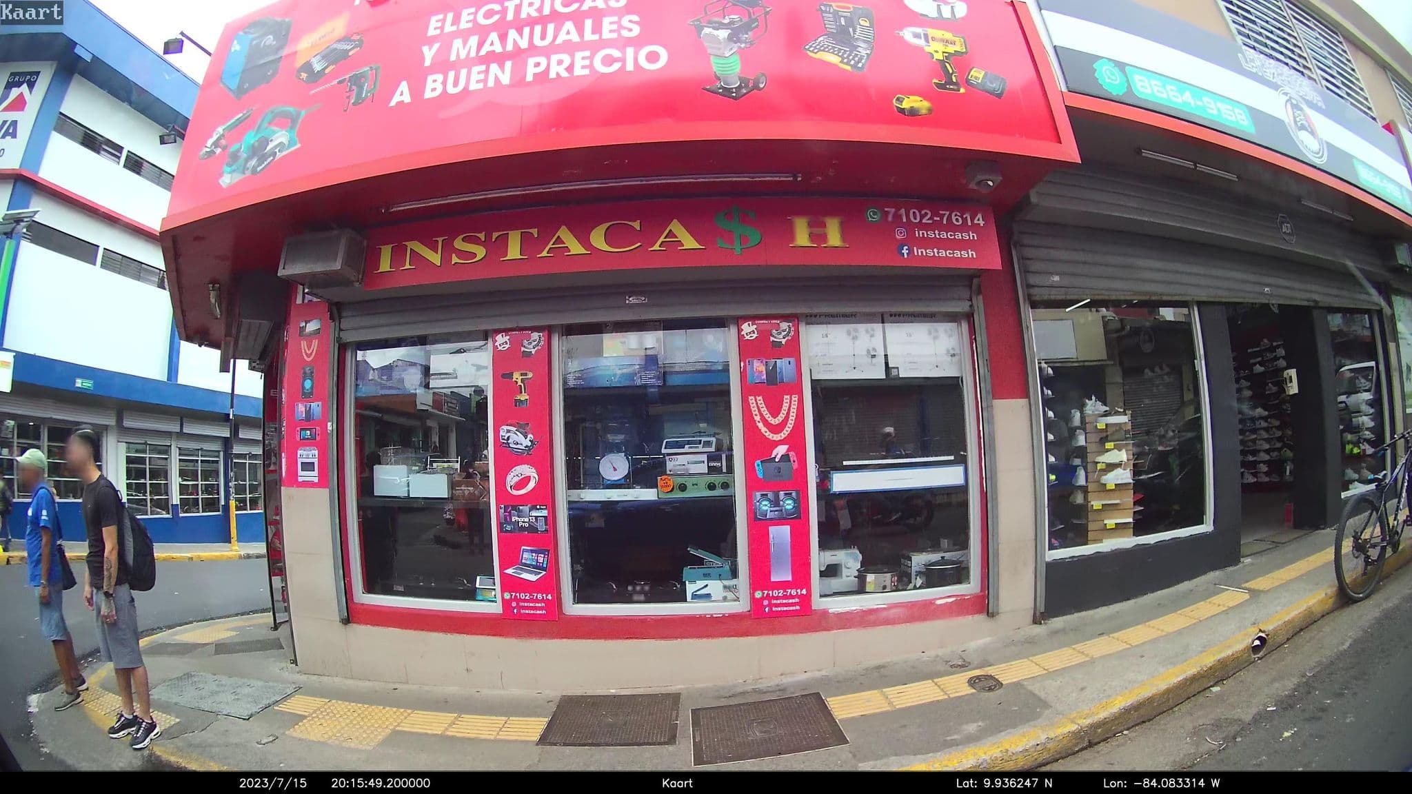 Street view near Hotel Principal, San José