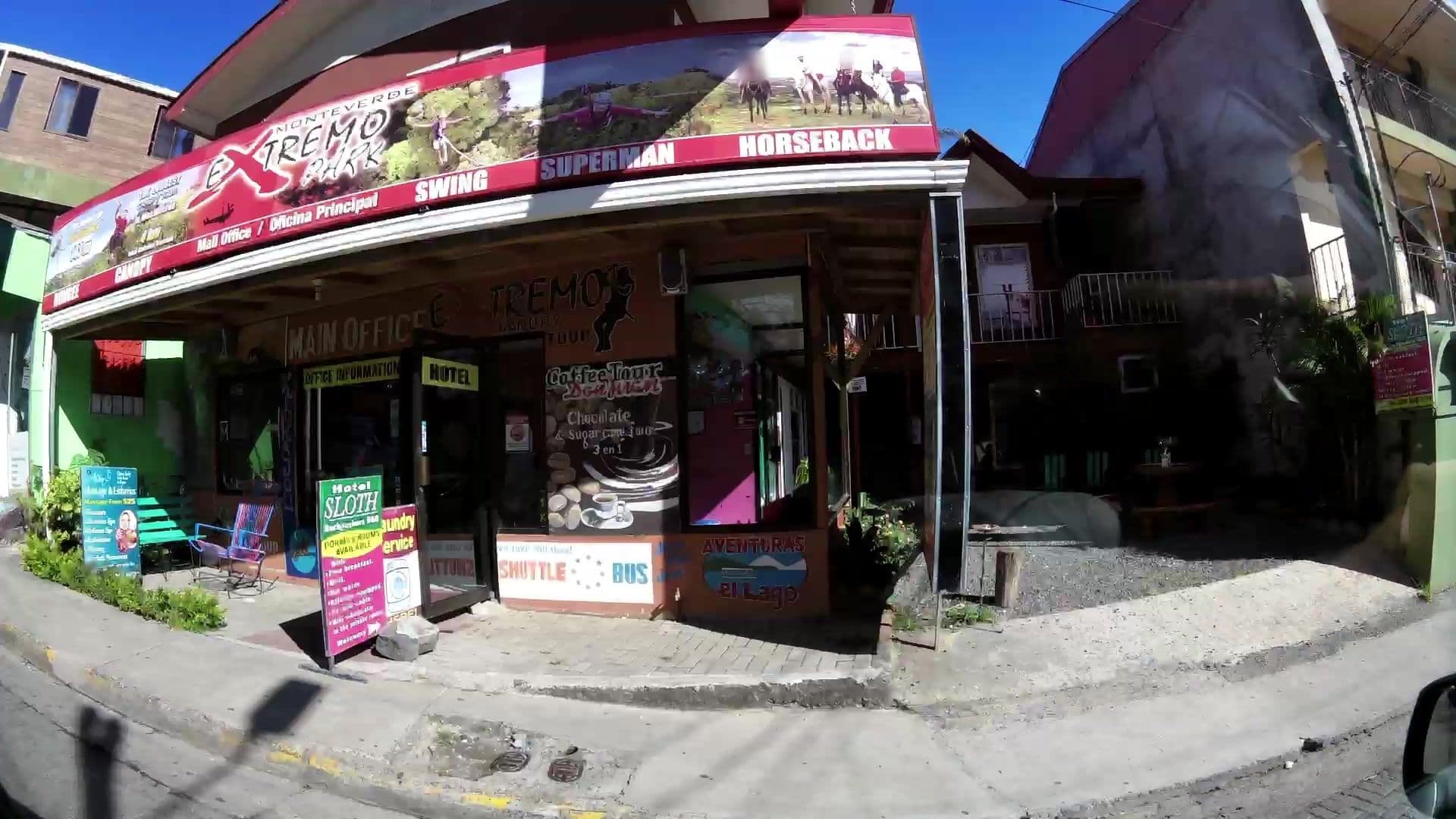 Street view near Sloth Backpackers, Juntas