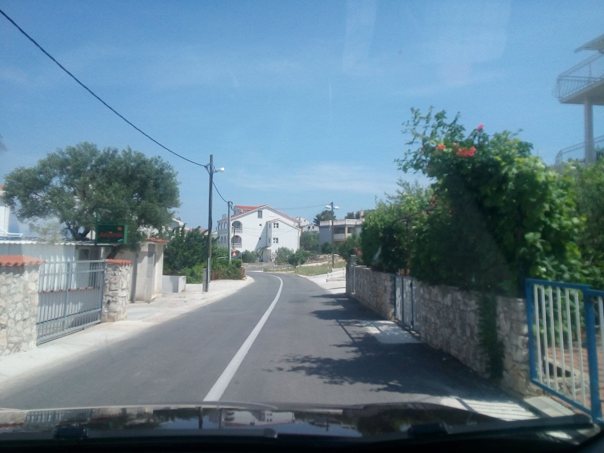 Street view near Apartmenta Asia, Okrug Gornji — © karthoo (CC BY-SA · Mapillary)