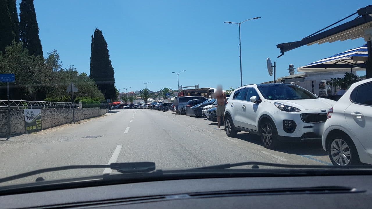 Street view near Mijn Vakantiebedje, Okrug Gornji — © mik007 (CC BY-SA · Mapillary)