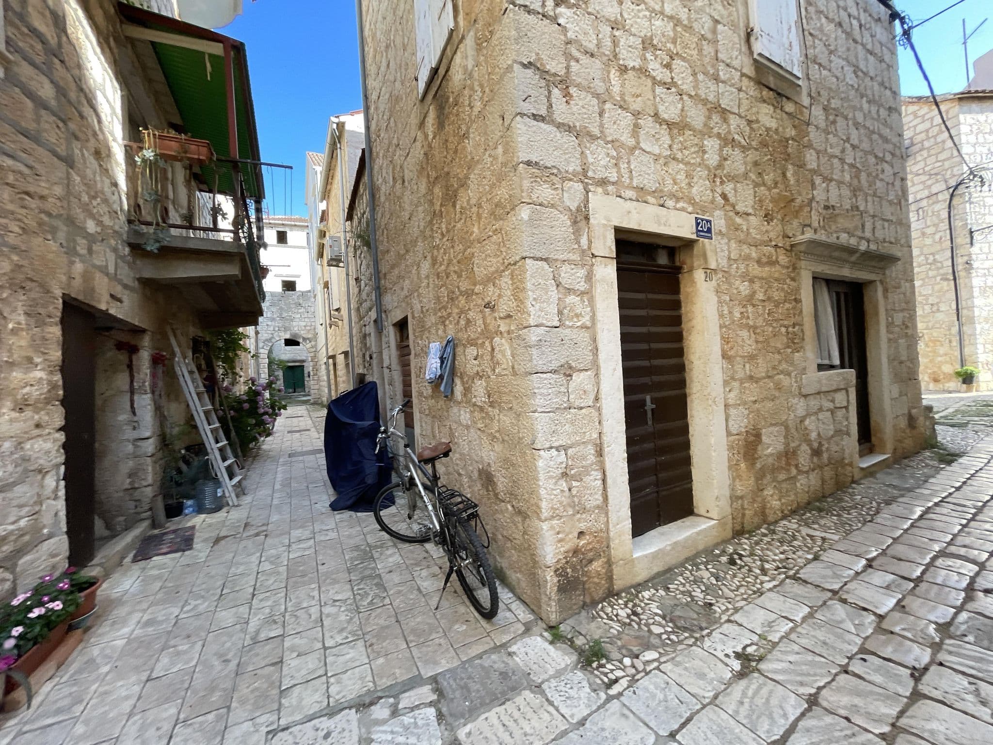 Street view near Apartmani Sole, Vis — © filipb (CC BY-SA · Mapillary)