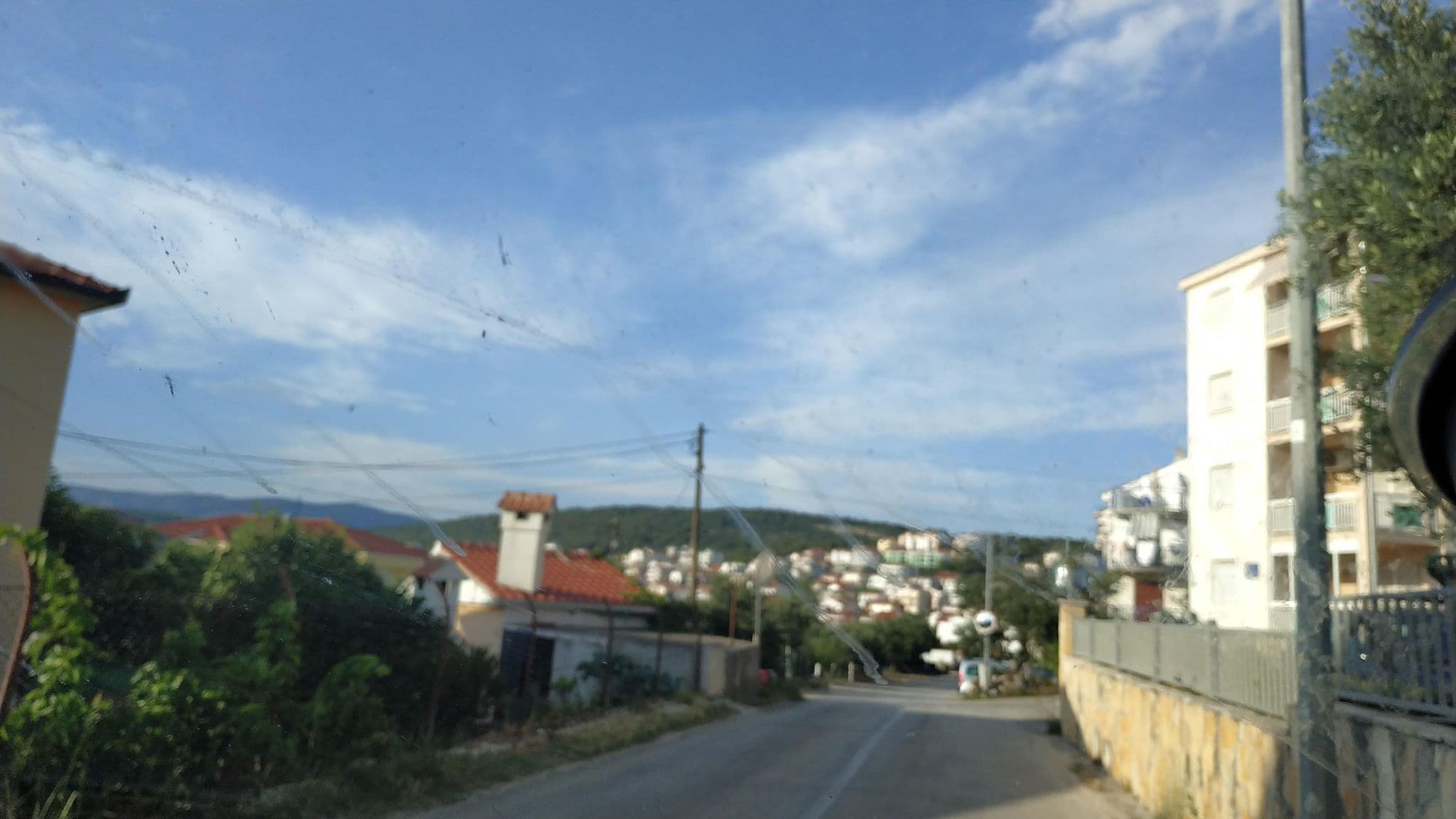 Street view near Apartments Zlatka, Okrug Gornji — © laukinisbriedis (CC BY-SA · Mapillary)