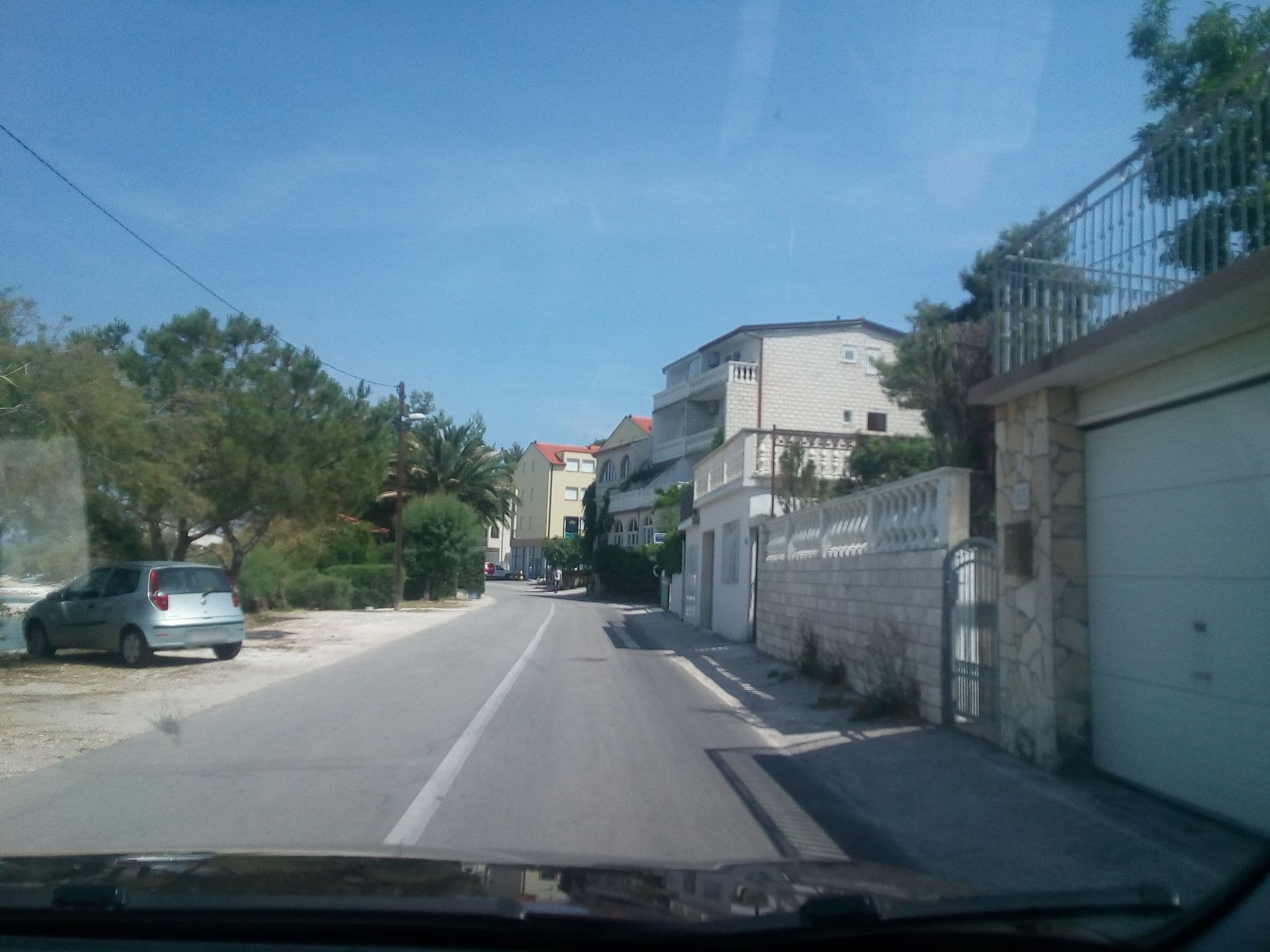 Street view near Mare Apartments, Okrug Gornji — © karthoo (CC BY-SA · Mapillary)