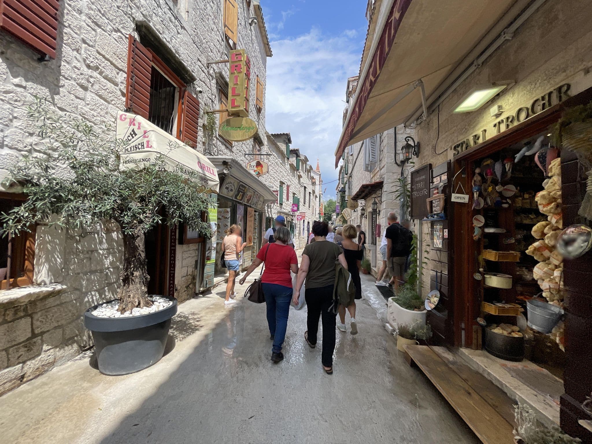 Street view near Studios Magnolia, Trogir — © filipb (CC BY-SA · Mapillary)