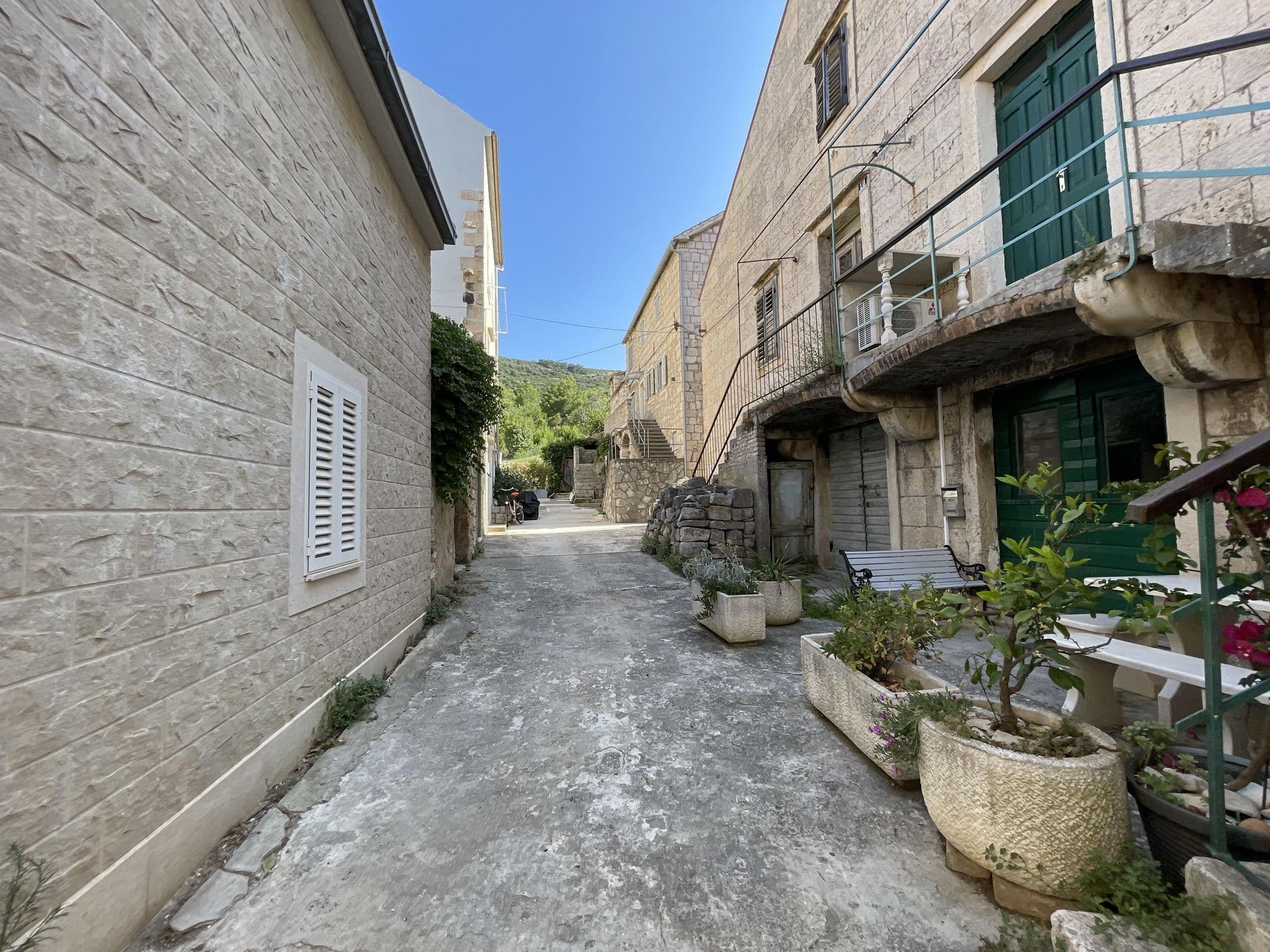 Street view near Villa Franca, Vis — © filipb (CC BY-SA · Mapillary)