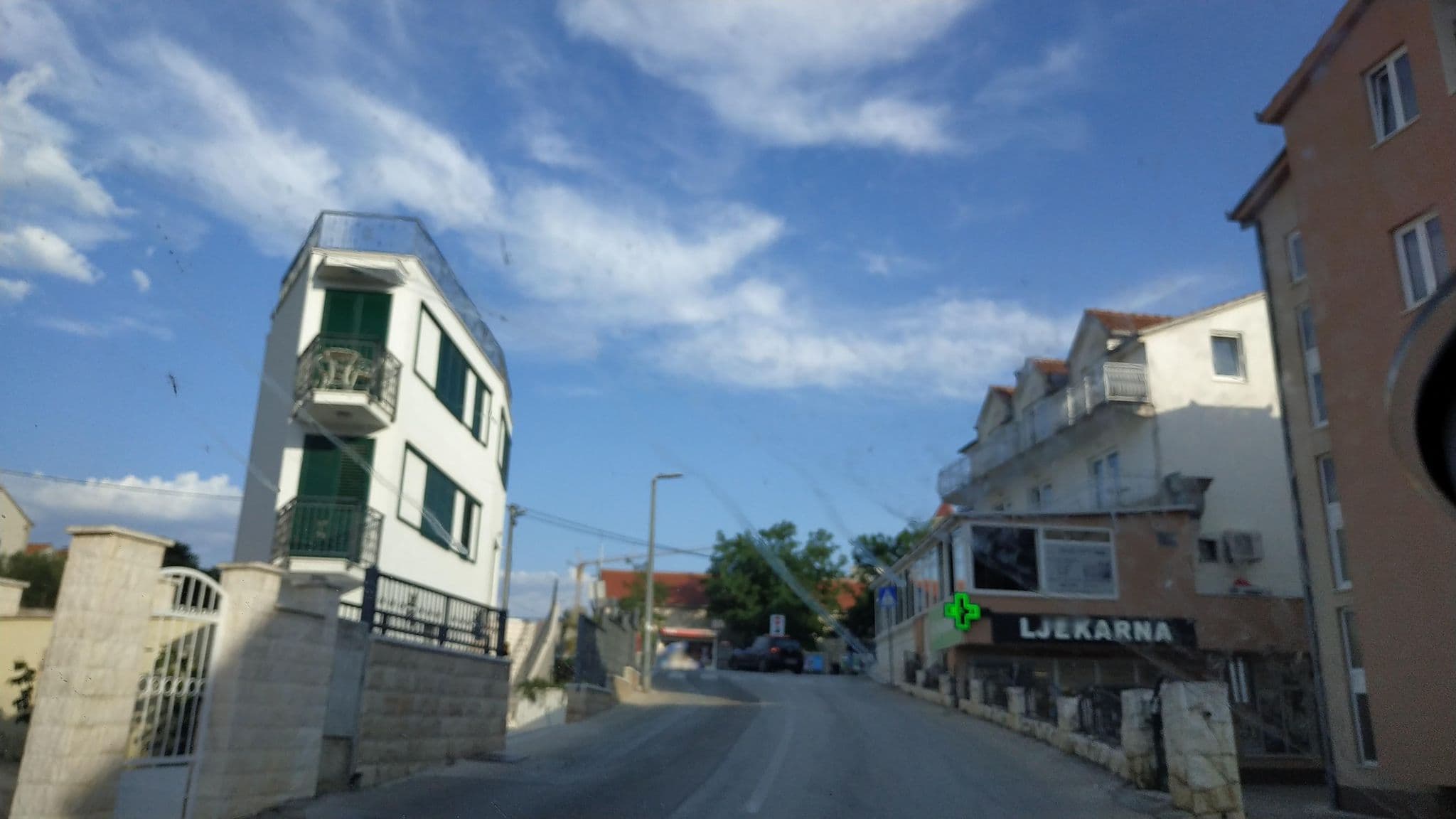 Street view near Villa Vita, Okrug Gornji — © laukinisbriedis (CC BY-SA · Mapillary)
