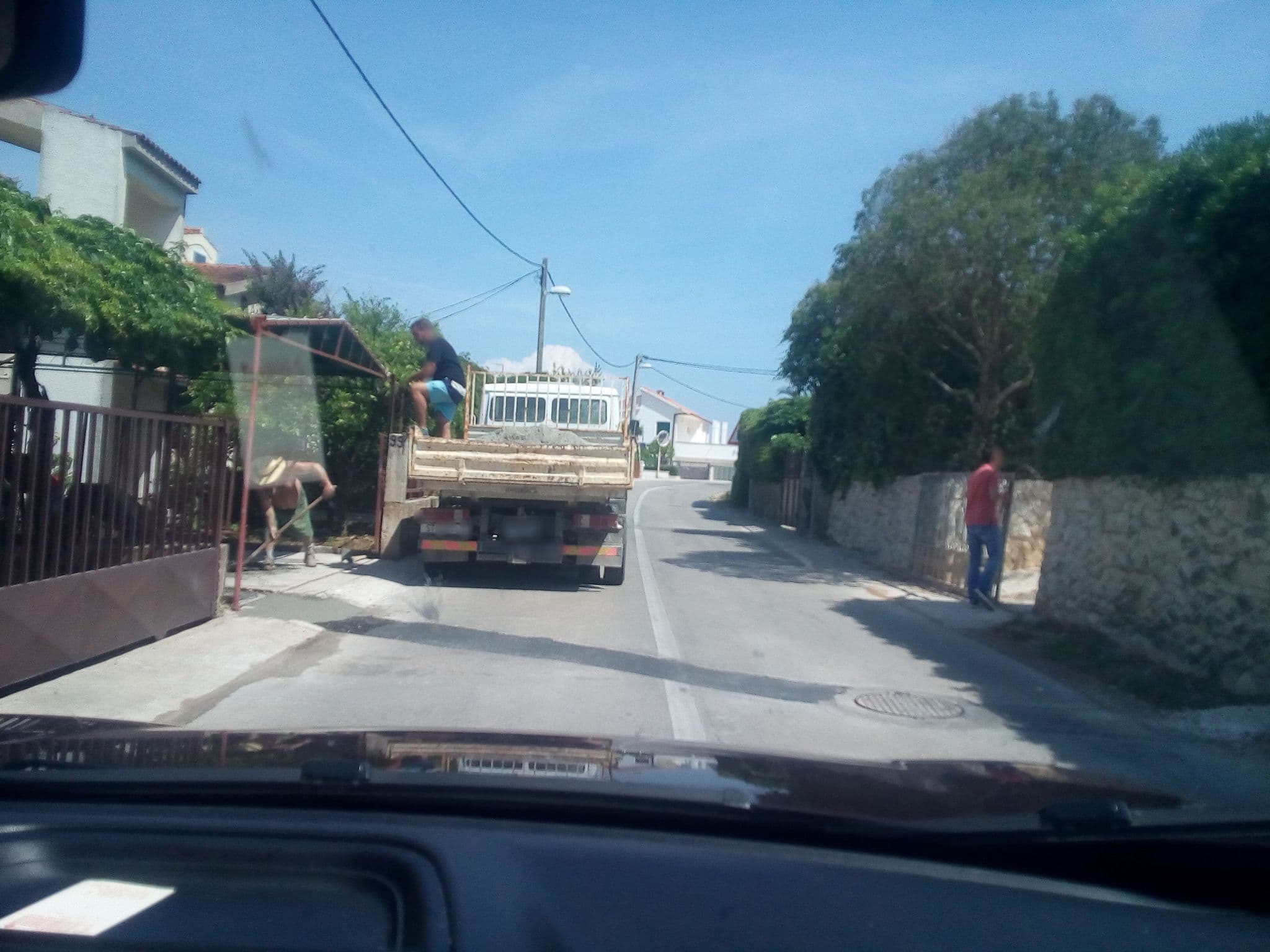 Street view near Apartment Albina, Okrug Gornji — © karthoo (CC BY-SA · Mapillary)