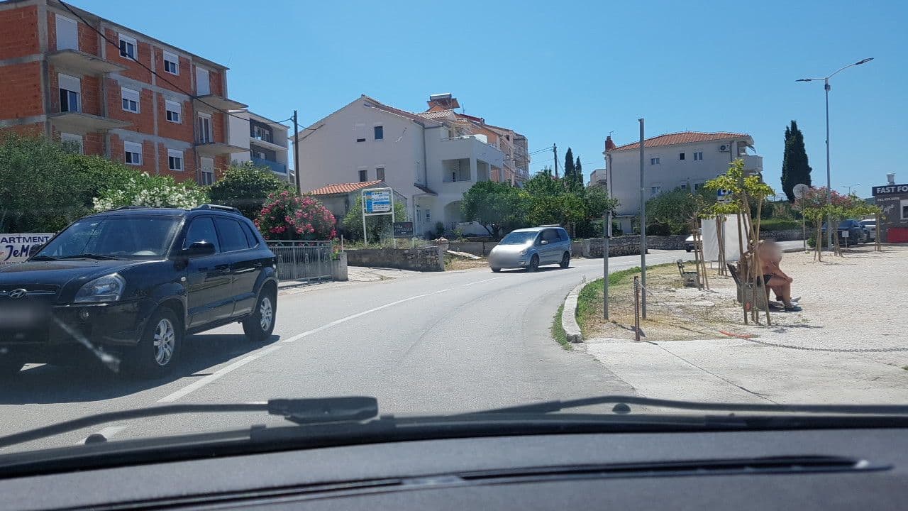 Street view near Apartment Simac 1893, Okrug Gornji — © mik007 (CC BY-SA · Mapillary)
