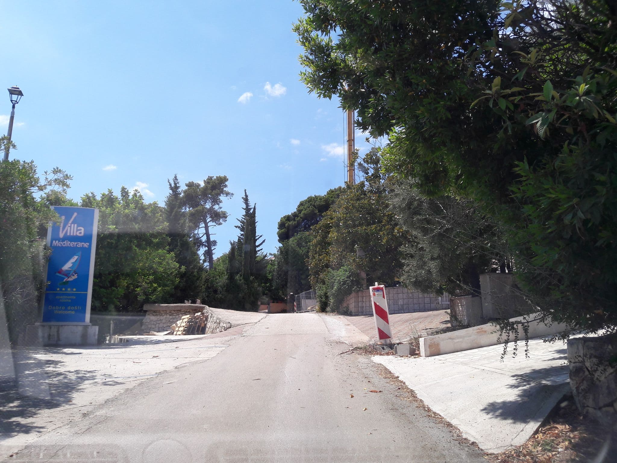 Street view near Villa Mediterane, Žrnovo — © osmapper (CC BY-SA · Mapillary)