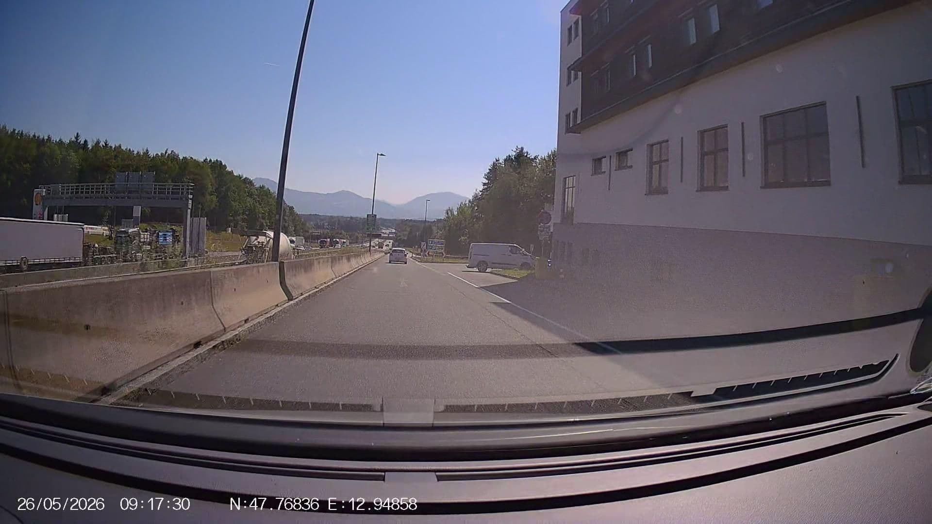 Street view near Best Western, Wals — © DanielWallas (CC BY-SA · Mapillary)