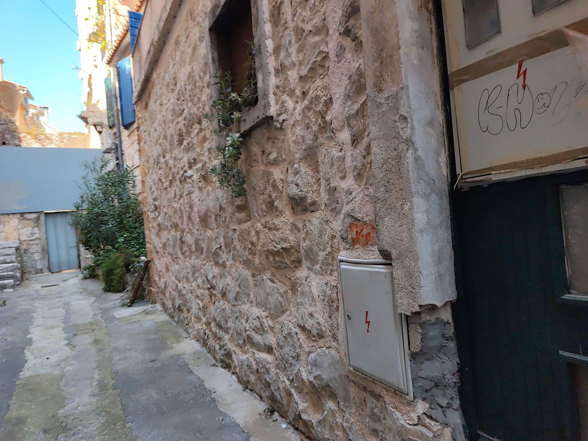 Street view near Apartments Tin, Split — © Duro (CC BY-SA · Mapillary)