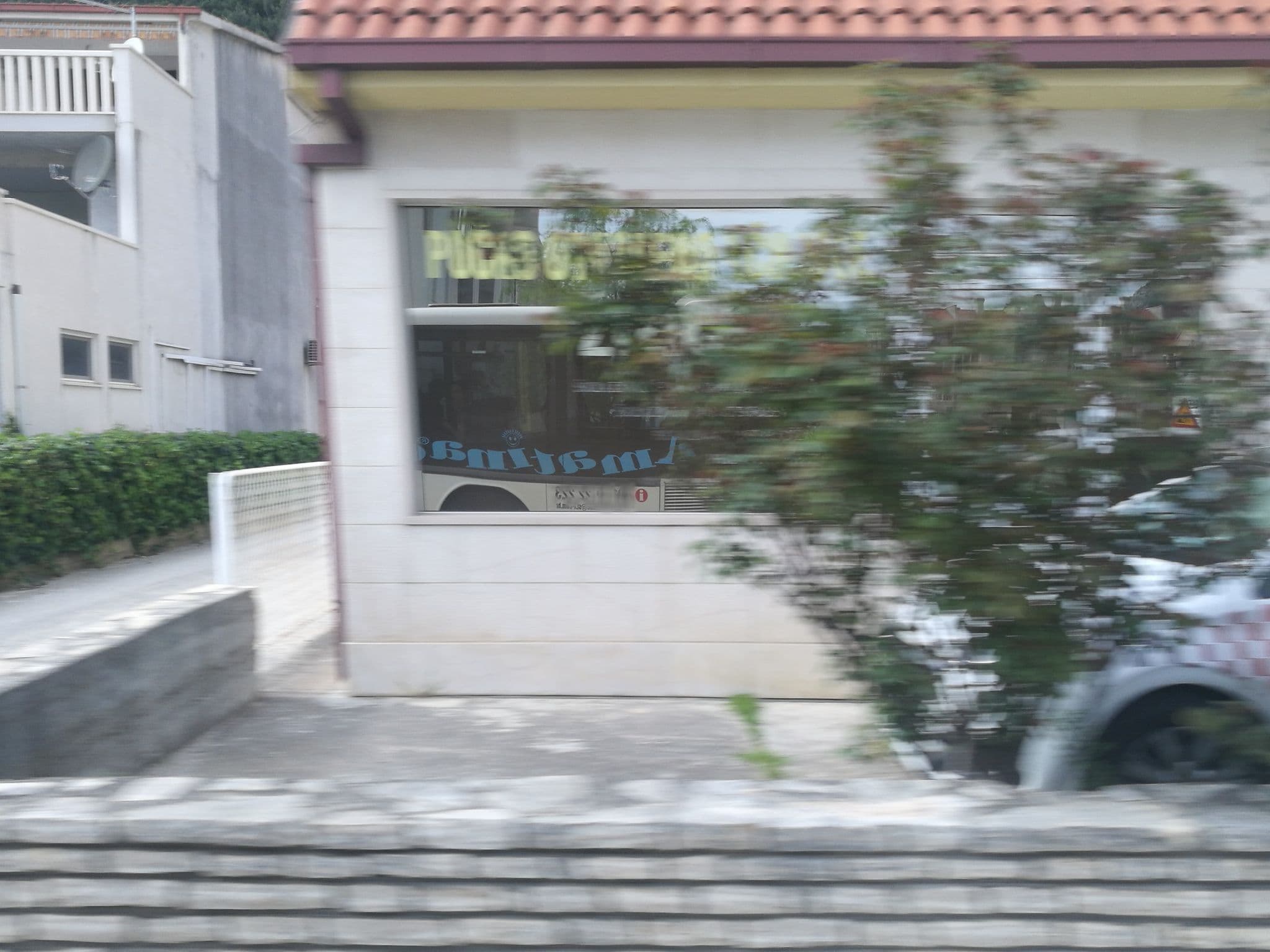 Street view near Apartments Neven, Omiš — © om1s186 (CC BY-SA · Mapillary)