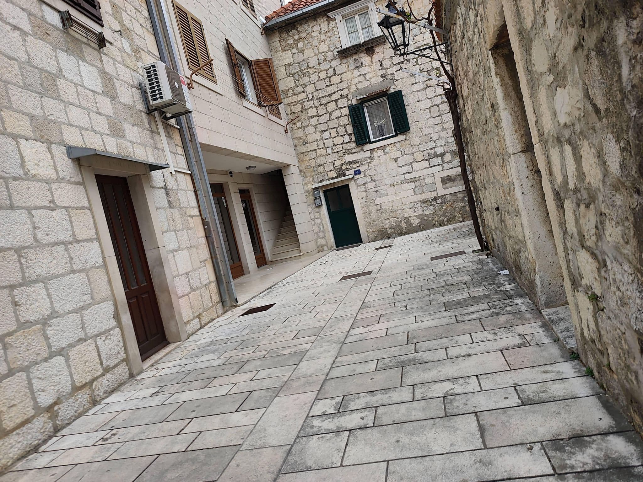 Street view near Ana, Omiš — © Duro (CC BY-SA · Mapillary)