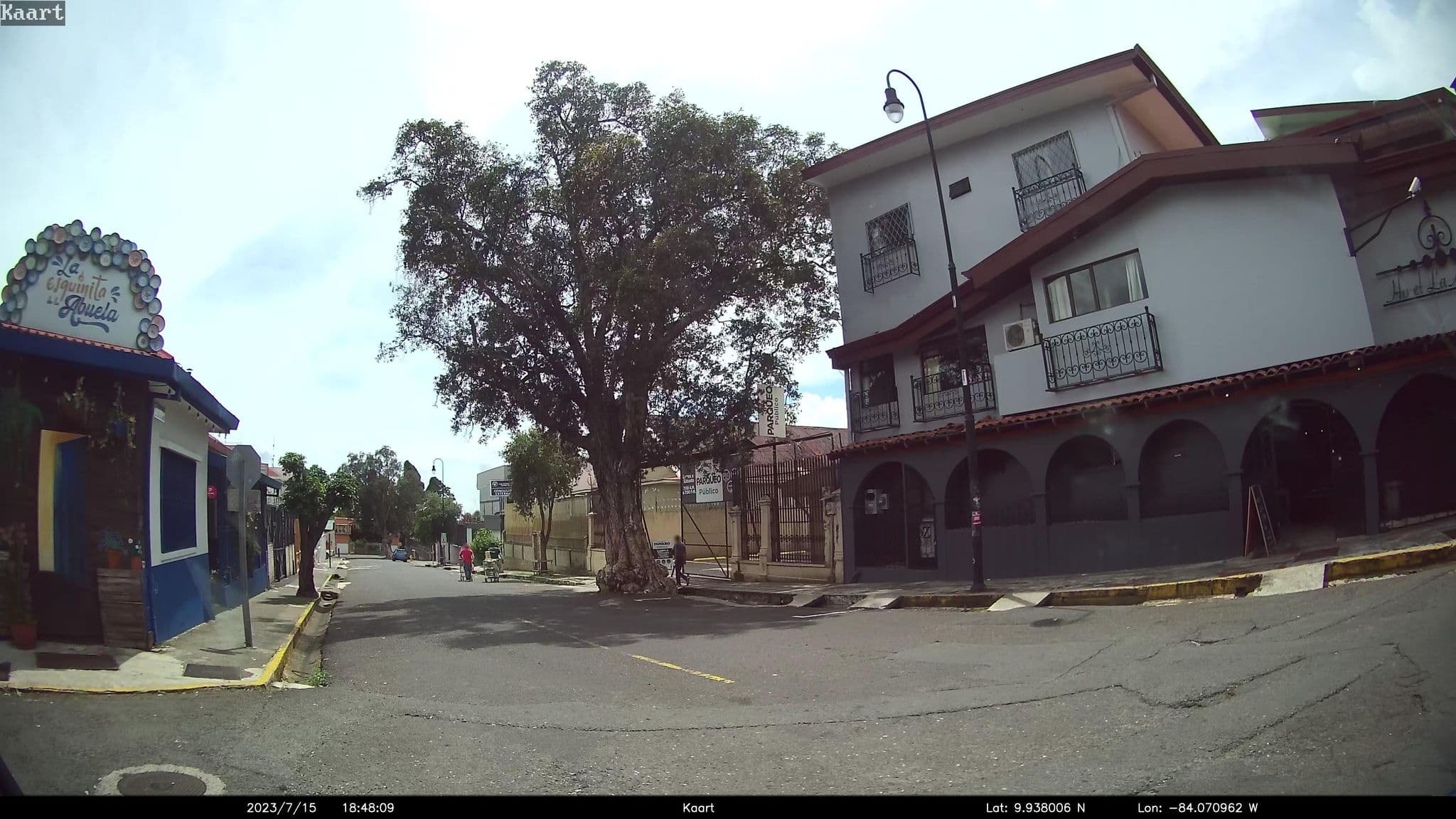 Street view near La Amistad Inn, Calle Blancos — © kaart_2 (CC BY-SA · Mapillary)