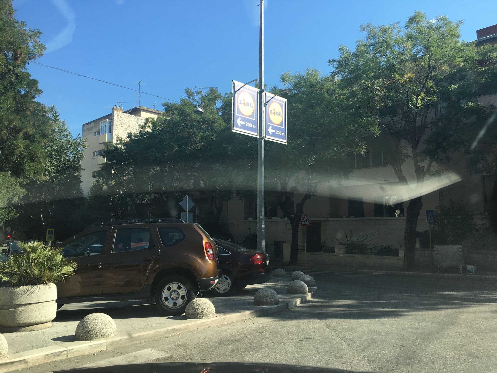 Street view near Apartments Laura Split, Split — © jebako999 (CC BY-SA · Mapillary)