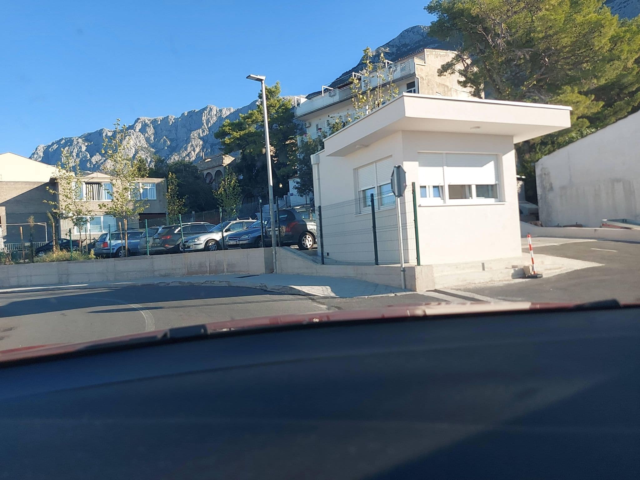 Street view near Apartmani Bobanac, Makarska — © mik007 (CC BY-SA · Mapillary)