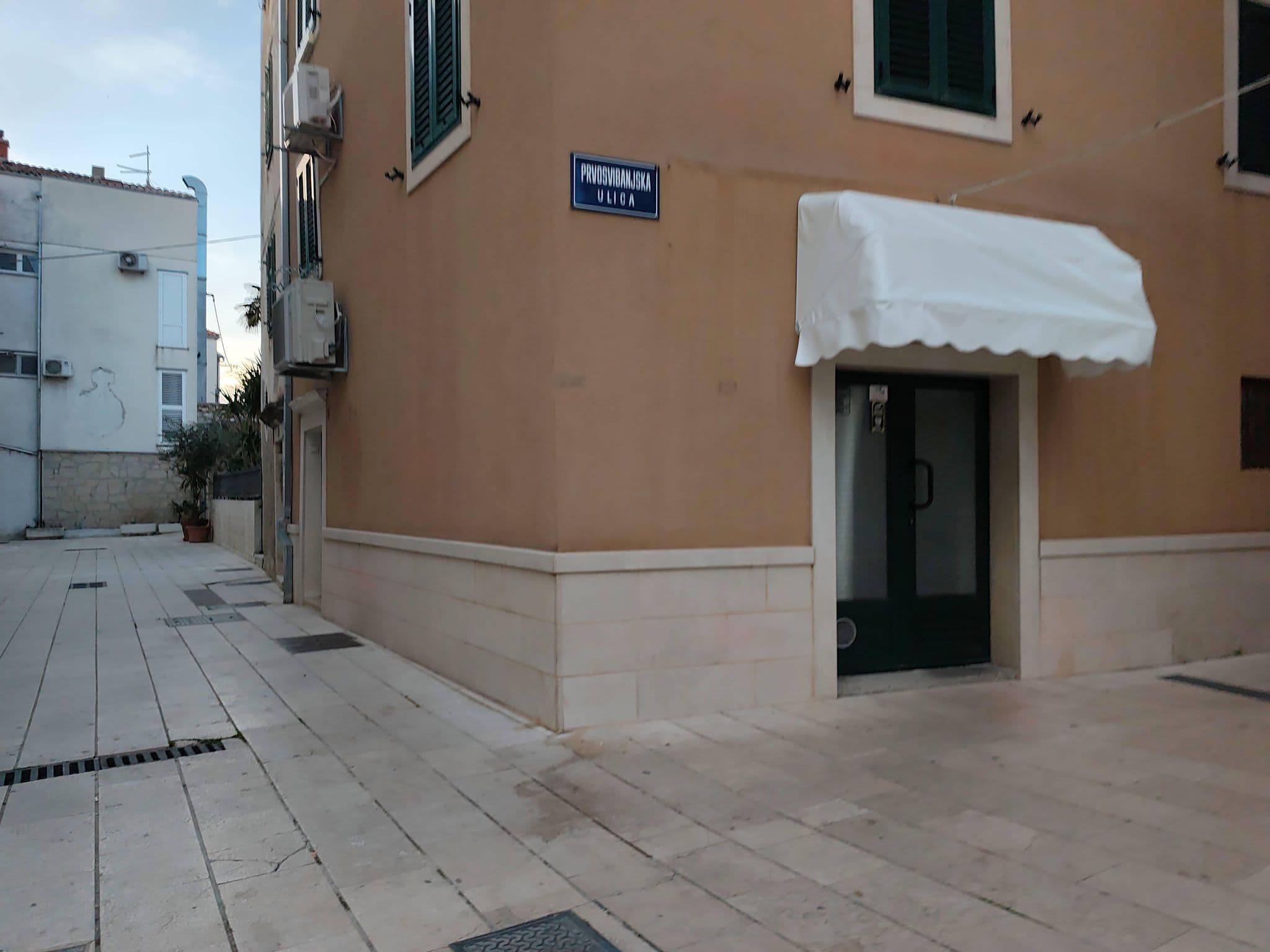 Street view near Apartments Nizetic at Waterfront, Makarska — © Duro (CC BY-SA · Mapillary)