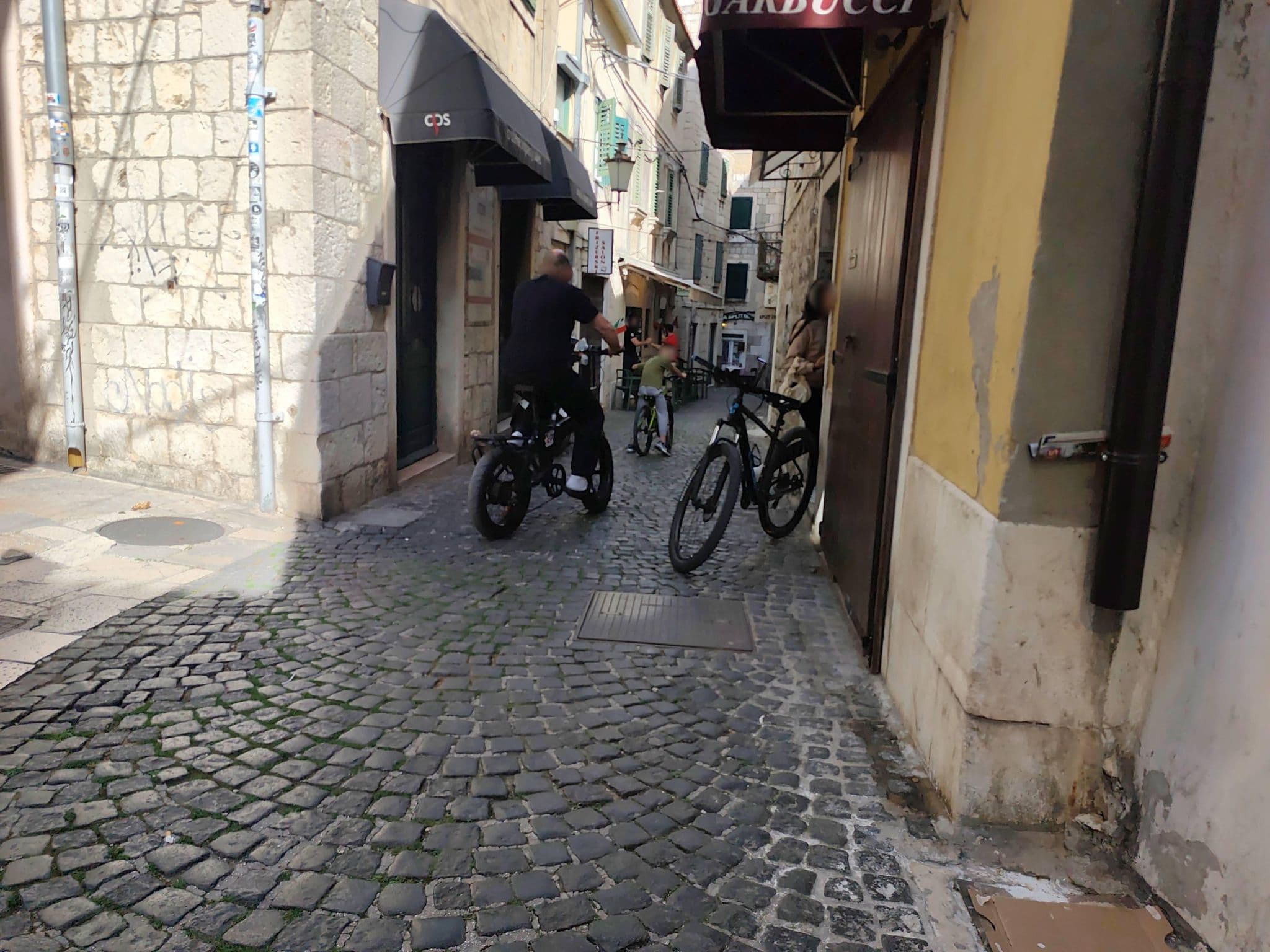 Street view near Split Inn Apartments, Split — © Duro (CC BY-SA · Mapillary)