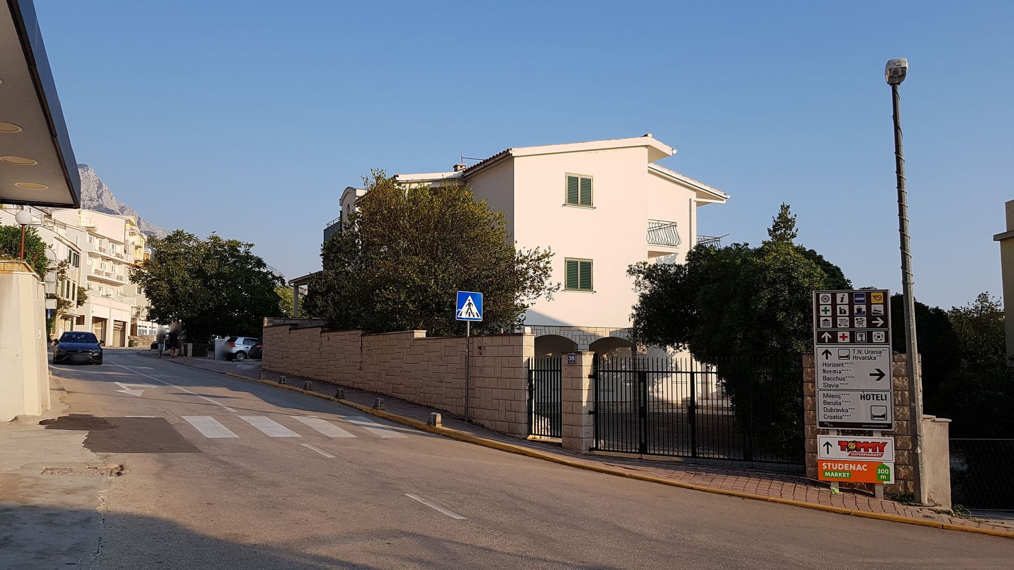 Street view near Apartments Aurelia, Baška Voda — © mcadam (CC BY-SA · Mapillary)