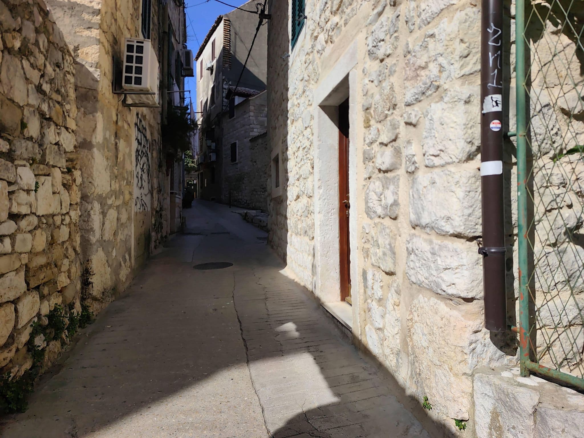 Street view near Apartments Lovor, Split — © Duro (CC BY-SA · Mapillary)