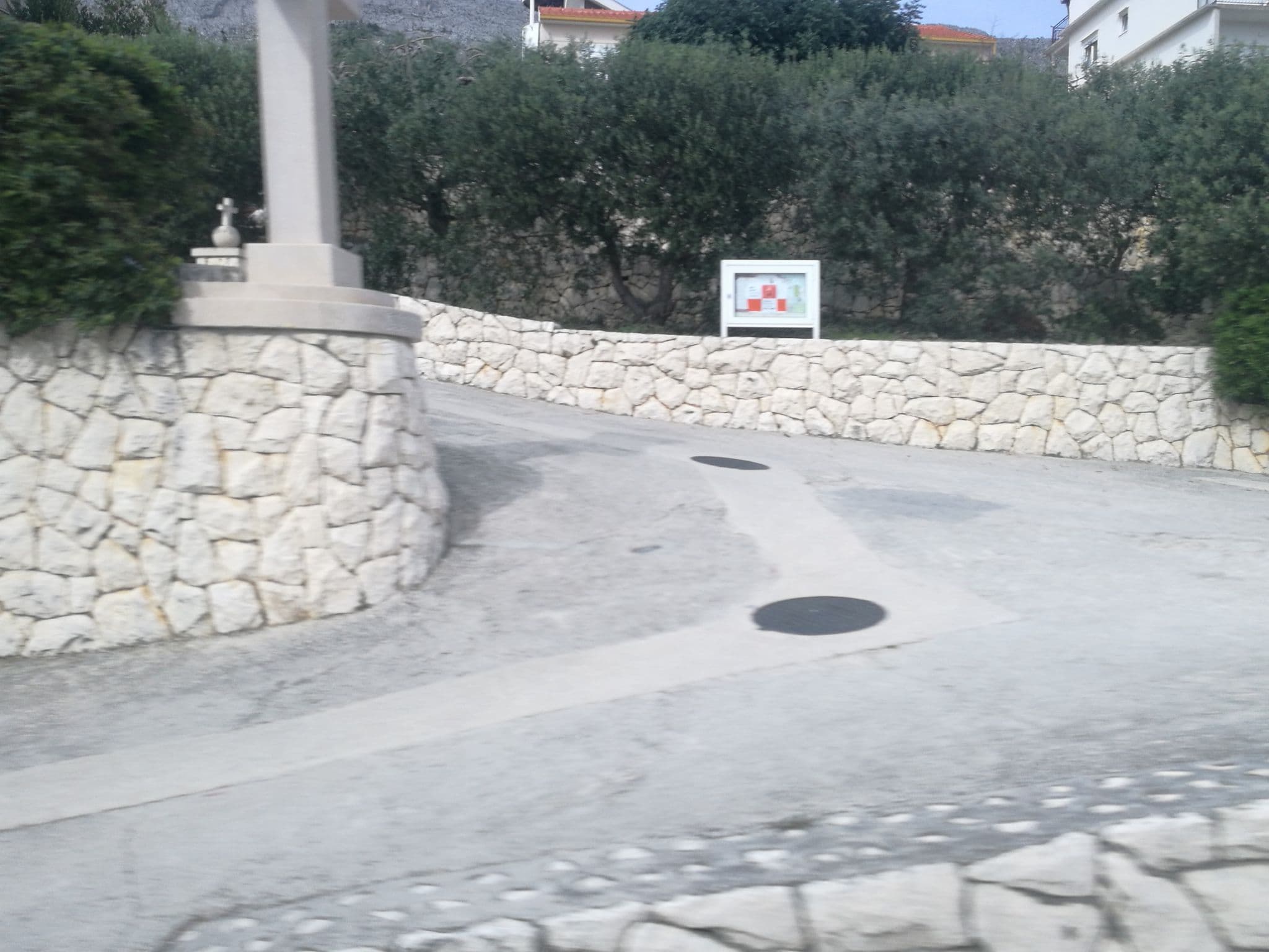 Street view near Rooms Rogac, Duće — © om1s186 (CC BY-SA · Mapillary)