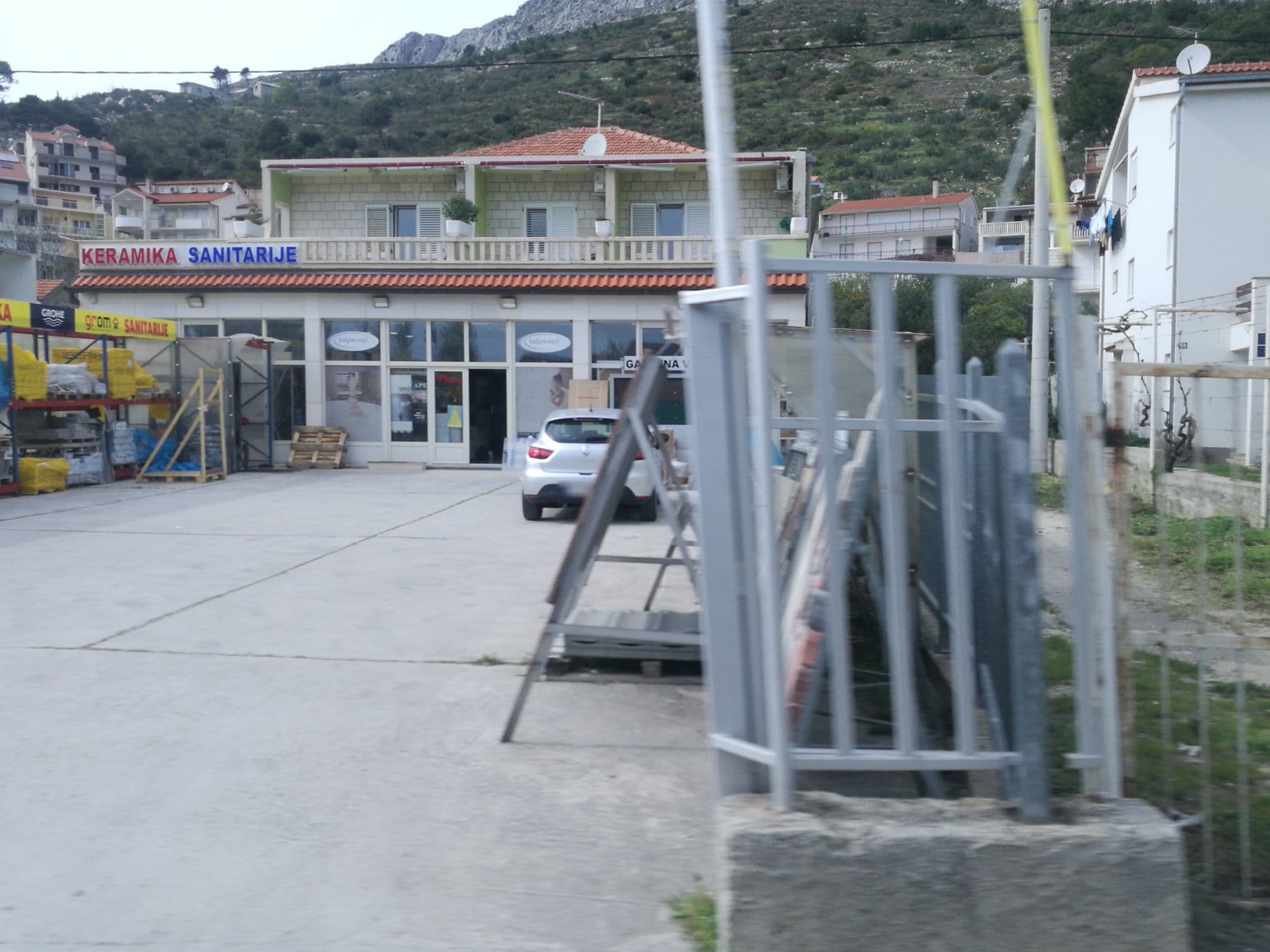 Street view near Apartments Dajak, Omiš — © om1s186 (CC BY-SA · Mapillary)