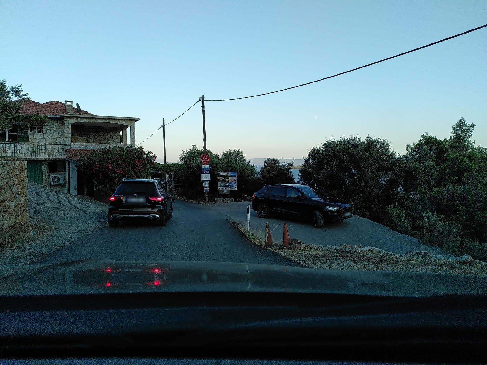 Street view near Cincilograd, Jelsa — © kravietz (CC BY-SA · Mapillary)