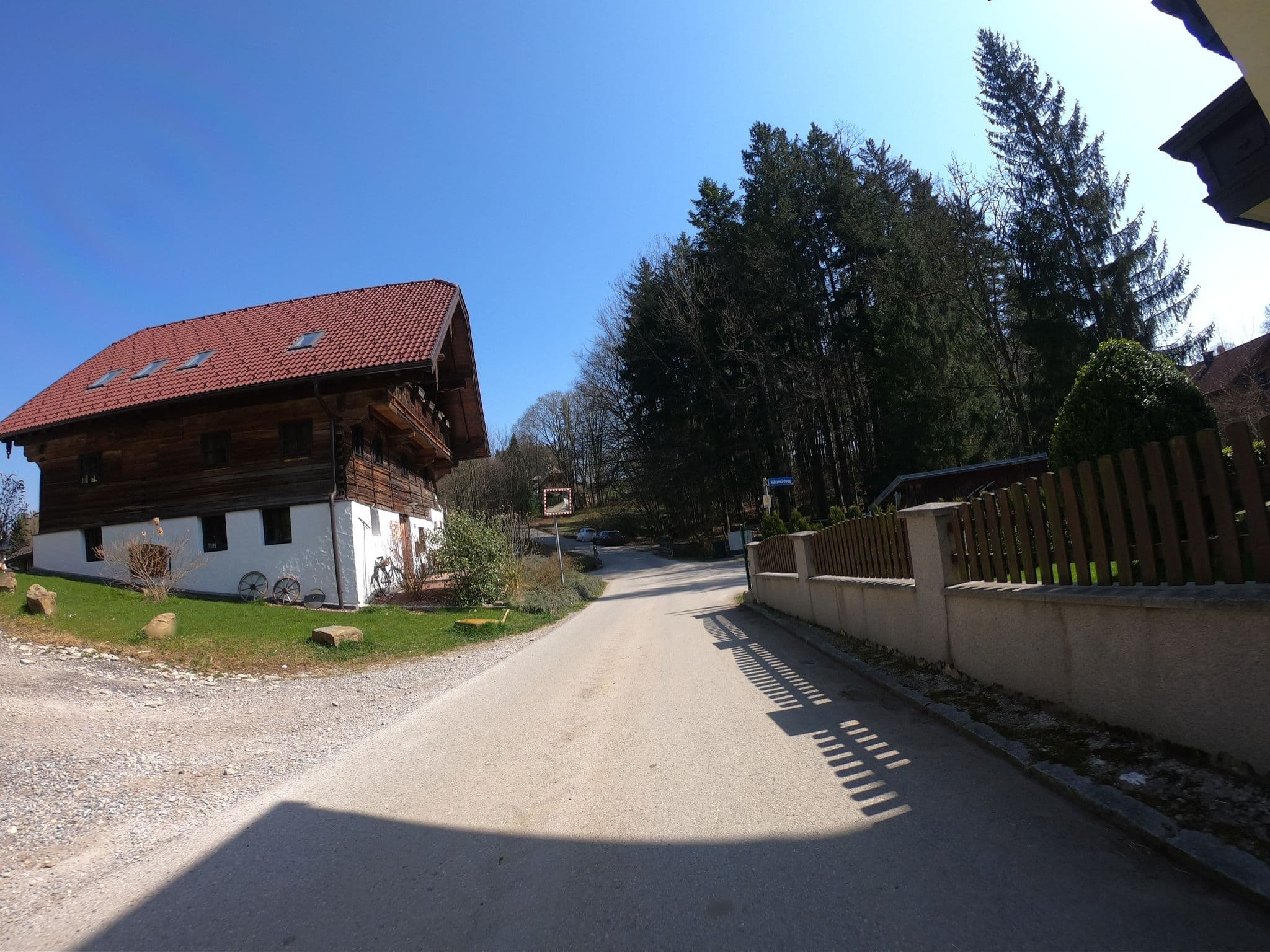 Street view near Heuholzmühle Privatzimmer, Elixhausen — © flansch (CC BY-SA · Mapillary)