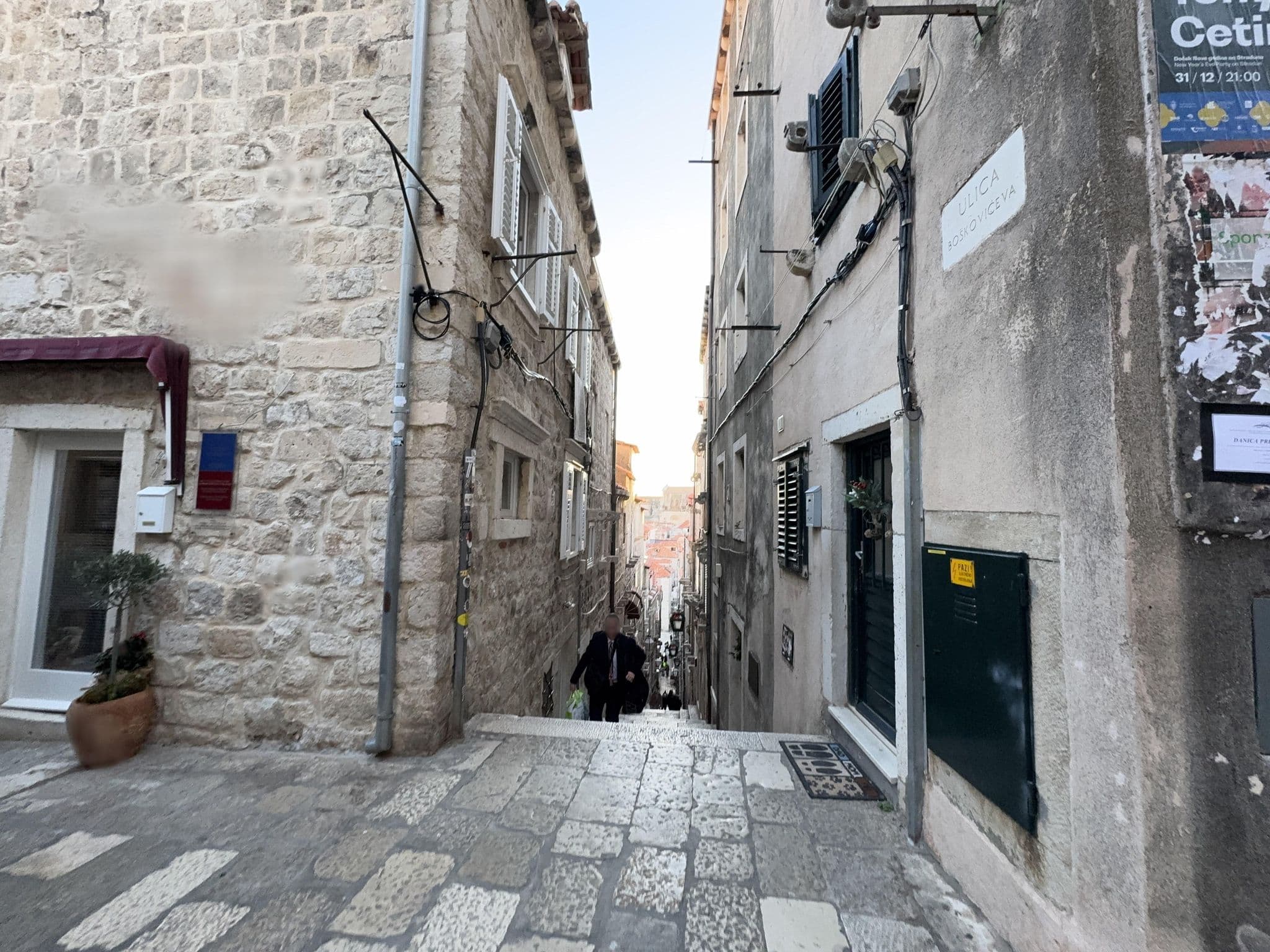 Street view near Apartments Pavisa, Dubrovnik — © filipb (CC BY-SA · Mapillary)
