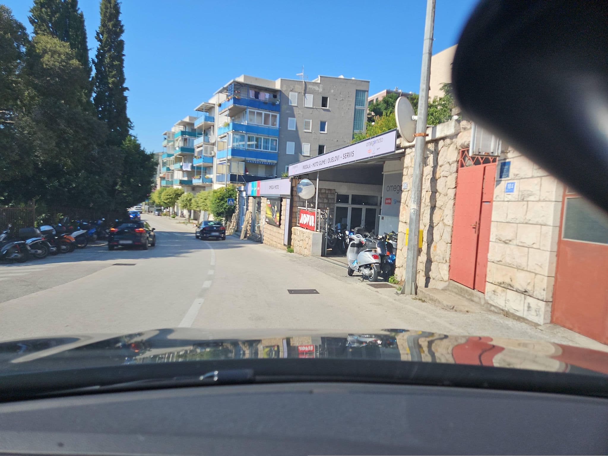 Street view near Apartments Ljuban, Mokošica — © toho (CC BY-SA · Mapillary)