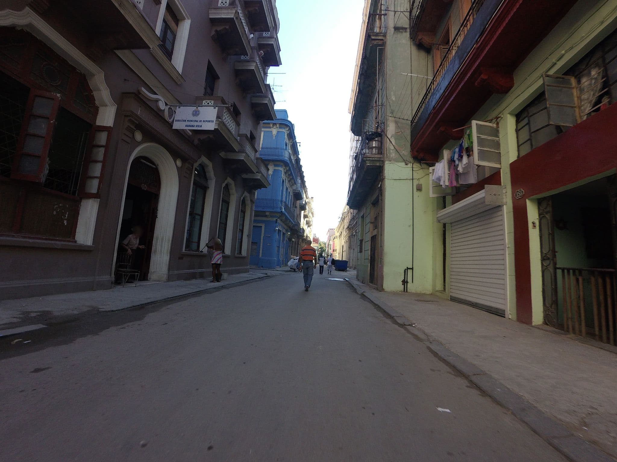 Street view near casa de rentas, La Habana Vieja
