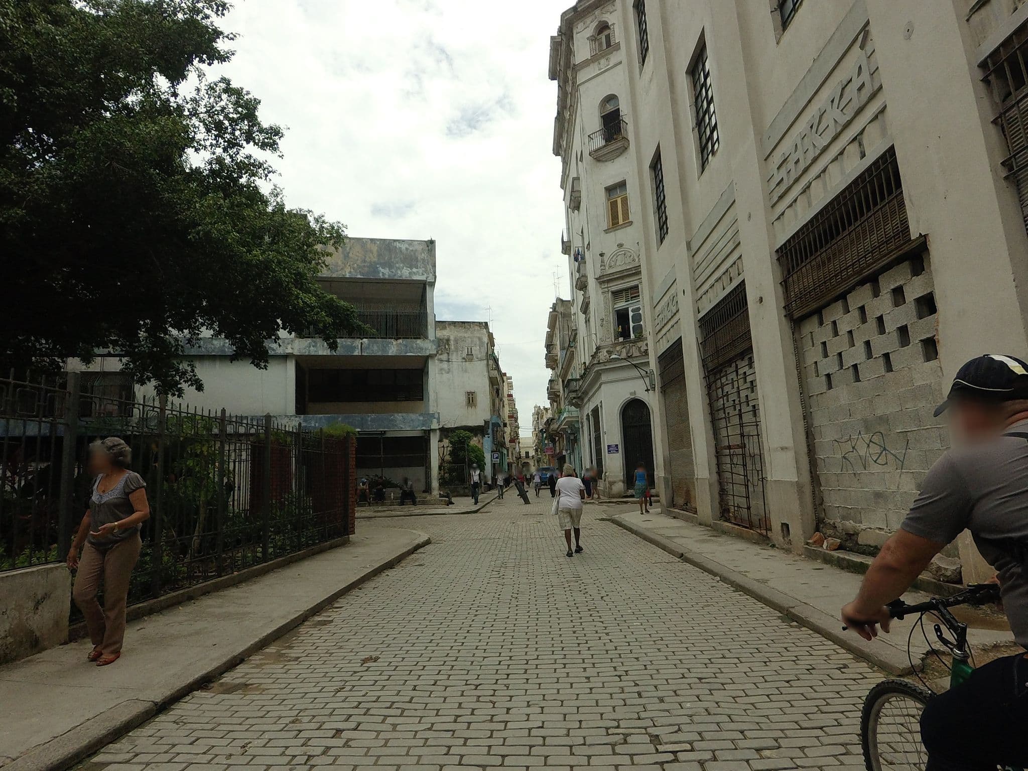 Street view near Arrendador Inscripto, La Habana Vieja
