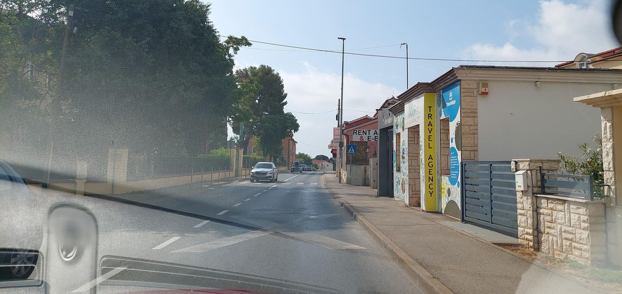 Street view near Guesthouse Sandra, Medulin — © gzin (CC BY-SA · Mapillary)