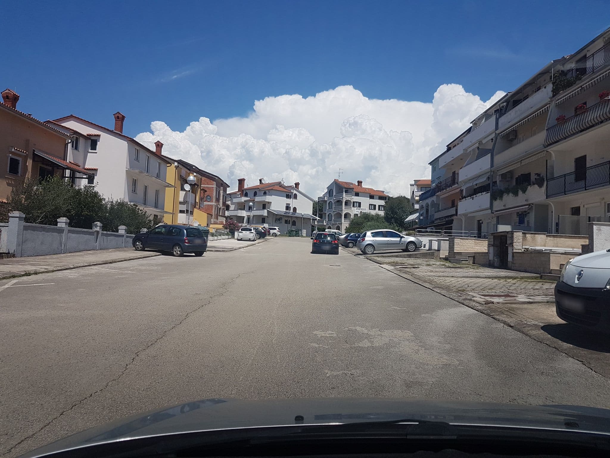 Street view near Casa Souni in Vrsar Istrien Kroatien, Vrsar — © damjang (CC BY-SA · Mapillary)