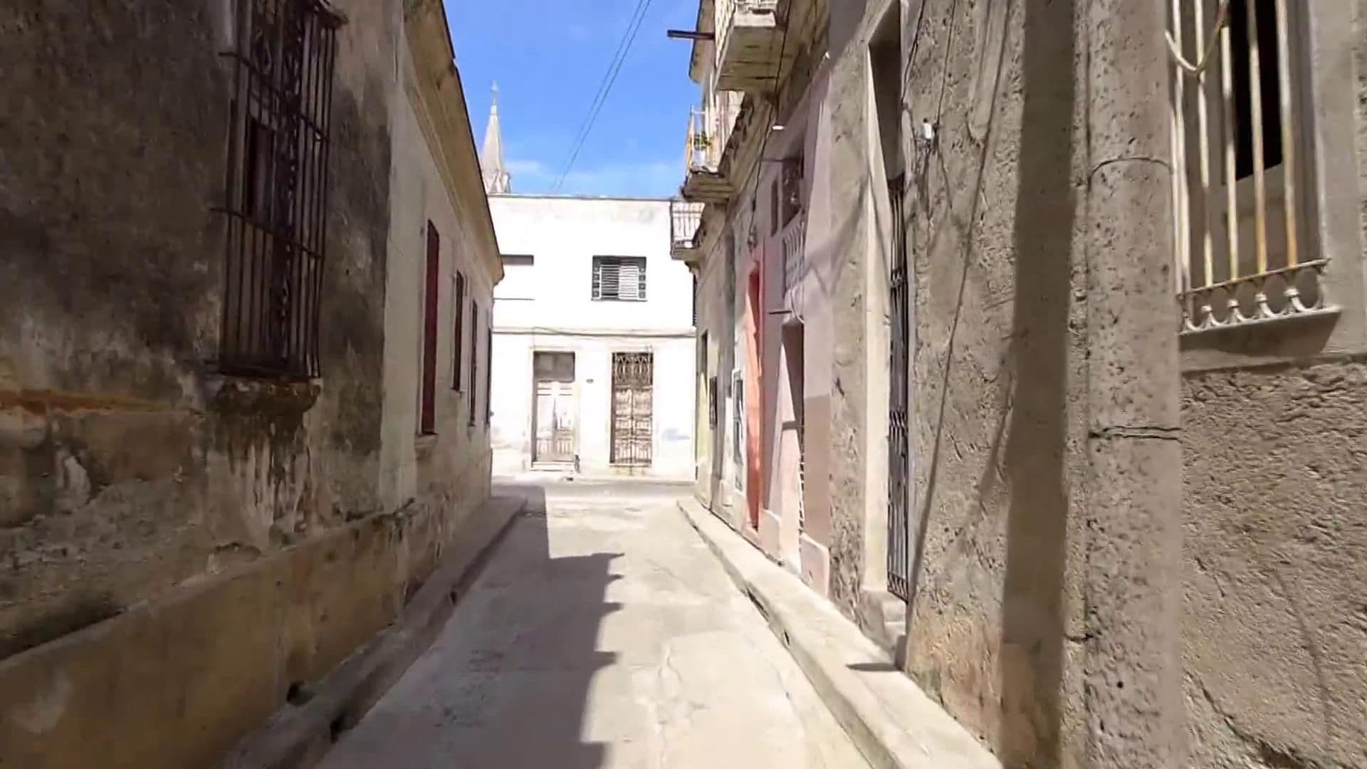Street view near Los Helechos, Camagüey