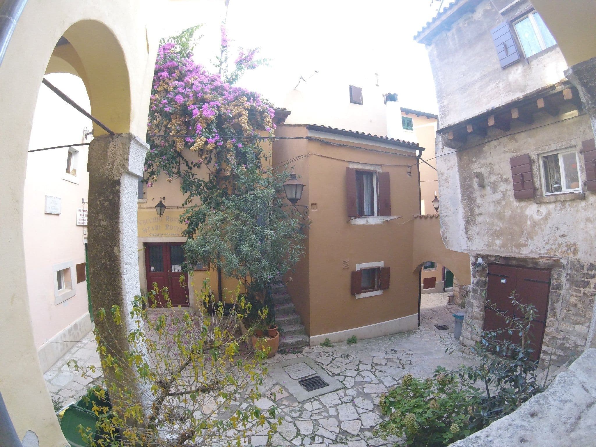 Street view near Apartment Momento, Rovinj — © utvonalfelmeresek (CC BY-SA · Mapillary)