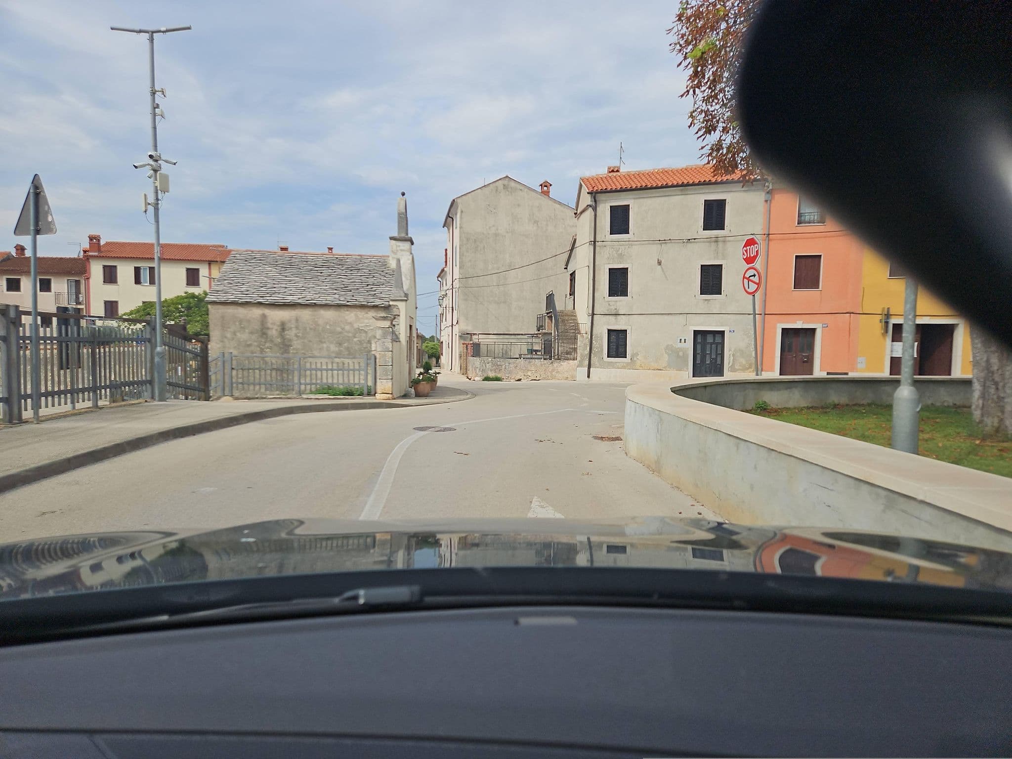 Street view near Apartments Casa Meloto, Vodnjan — © toho (CC BY-SA · Mapillary)
