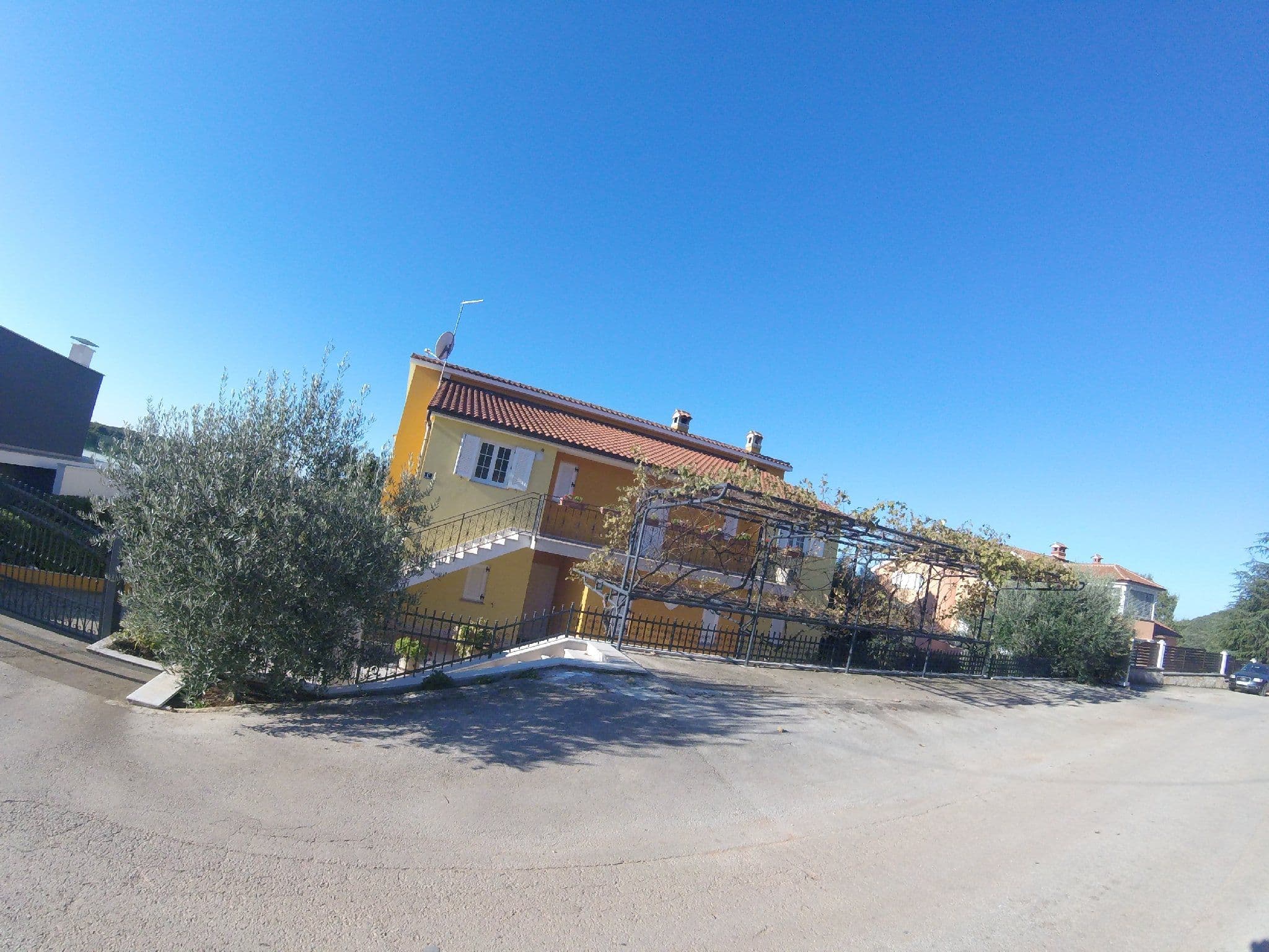 Street view near Apartments Jelena, Vrsar — © utvonalfelmeresek (CC BY-SA · Mapillary)