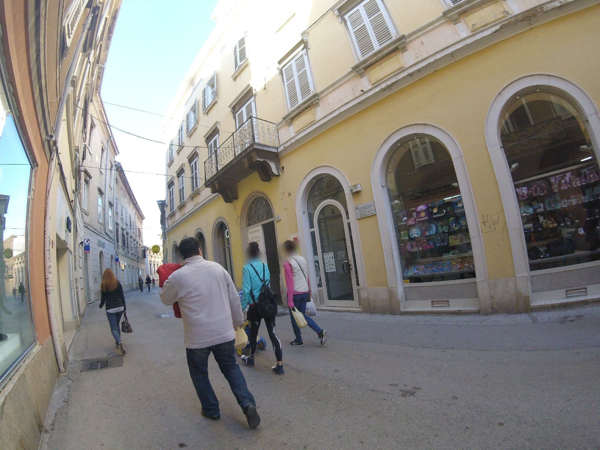 Street view near Top Center Rooms, Pula — © utvonalfelmeresek (CC BY-SA · Mapillary)