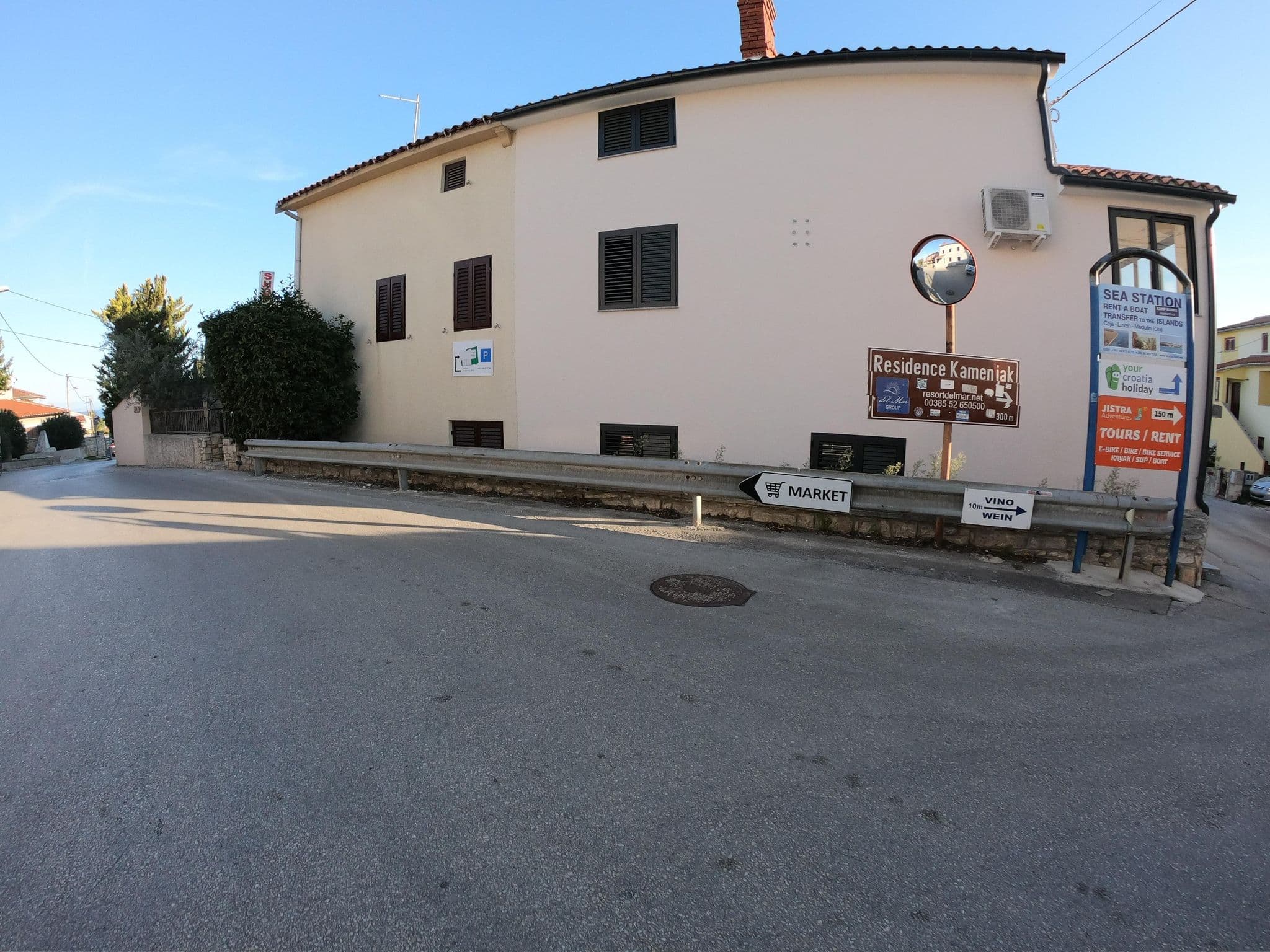 Street view near House Biserka 1736, Medulin — © joostjakob (CC BY-SA · Mapillary)