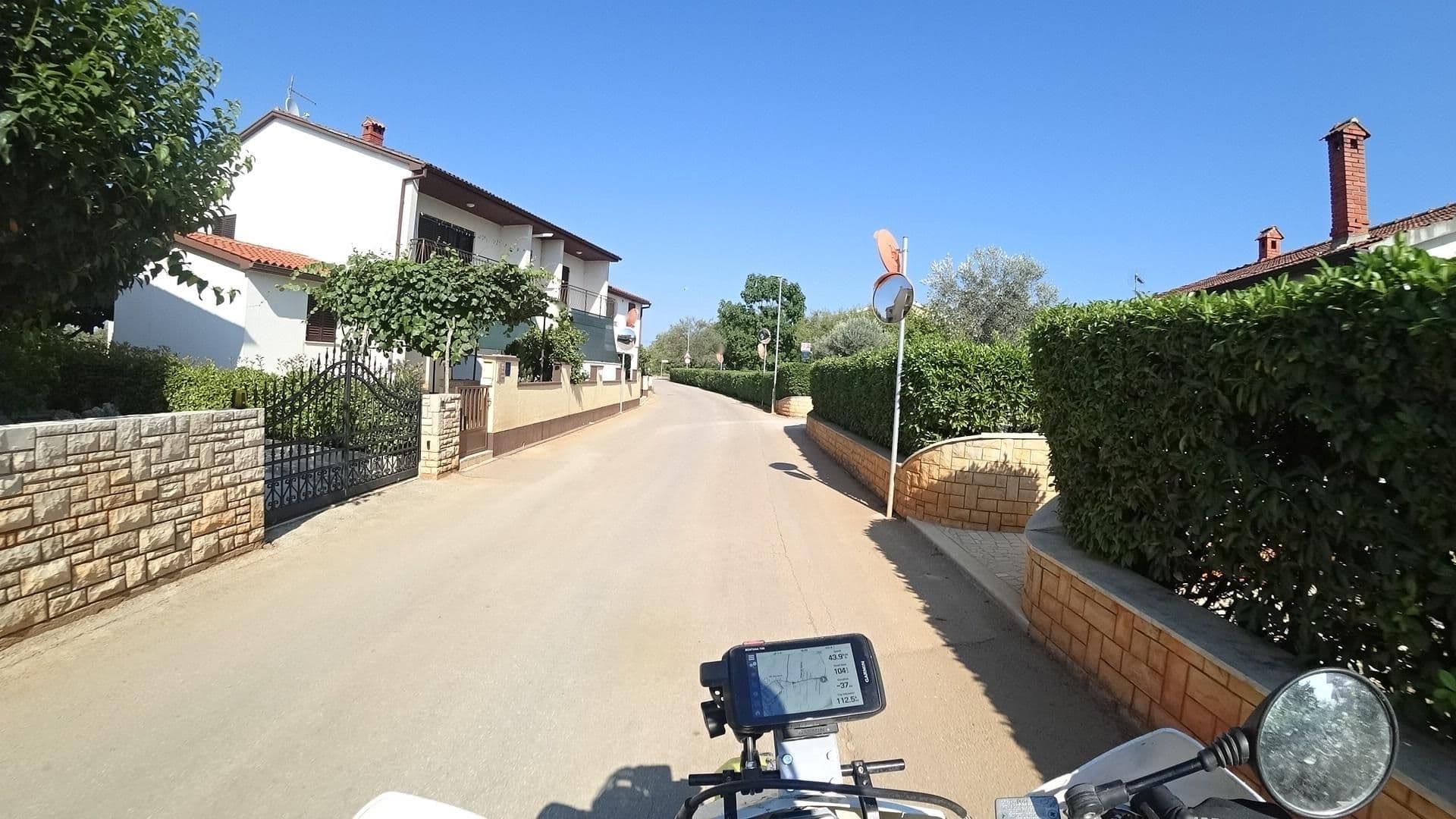 Street view near Apartments Buzleta, Valbandon — © isvedic (CC BY-SA · Mapillary)