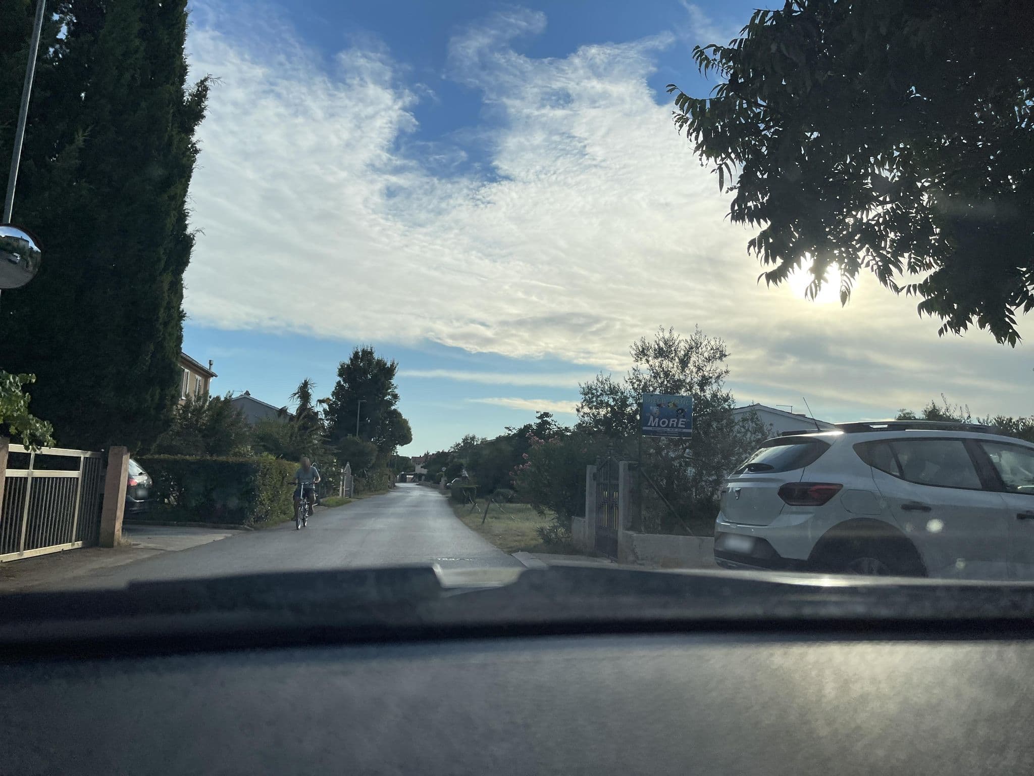 Street view near Apartmen Elgasi, Valbandon — © fabifrz (CC BY-SA · Mapillary)