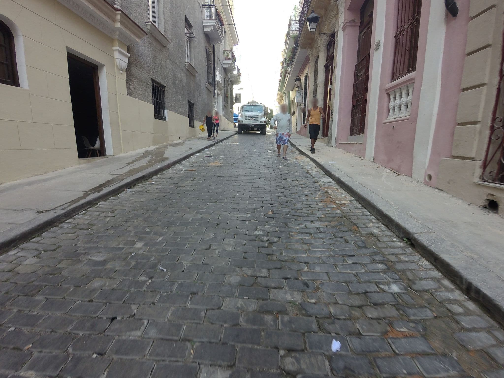 Street view near Azul Habana, La Habana Vieja — © elpbatista (CC BY-SA · Mapillary)